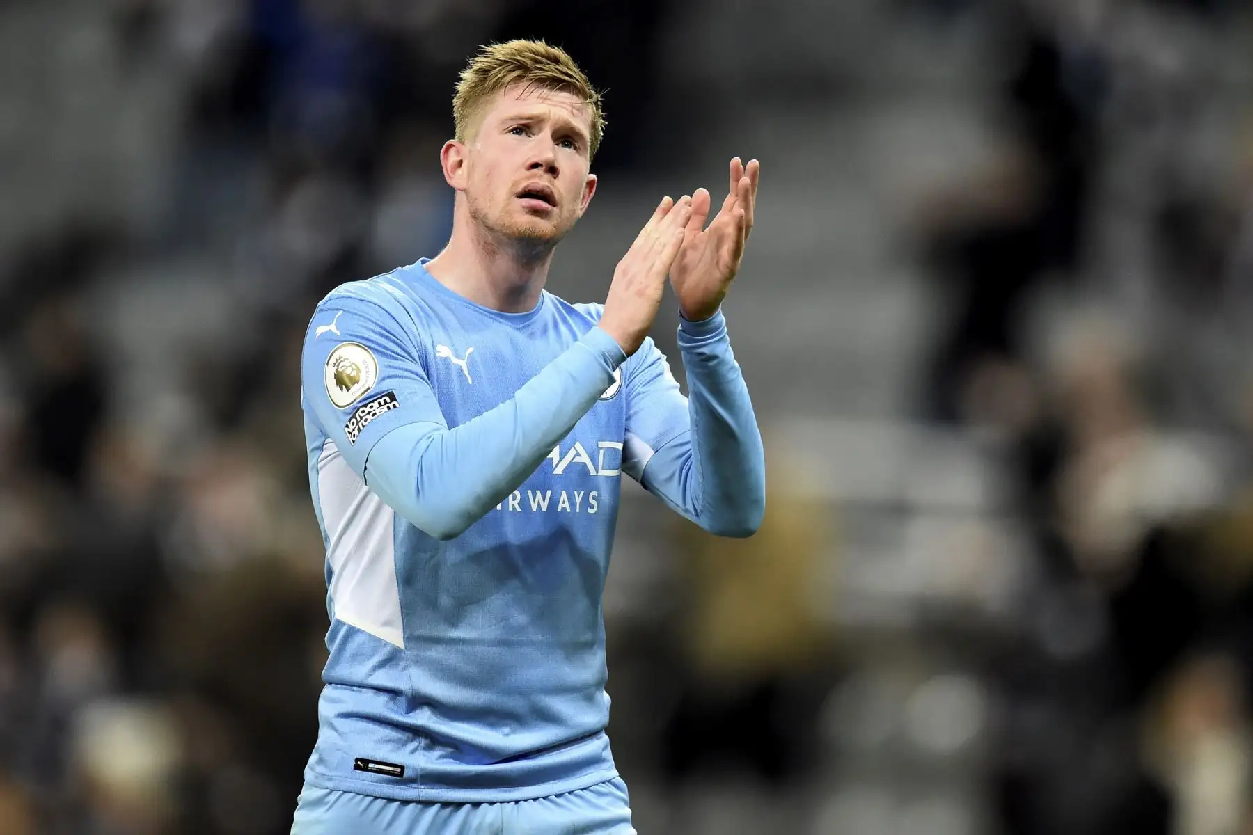 Kevin De Bruyne del Manchester City reacciona tras ganar el partido de la Premier League. Foto: EFE