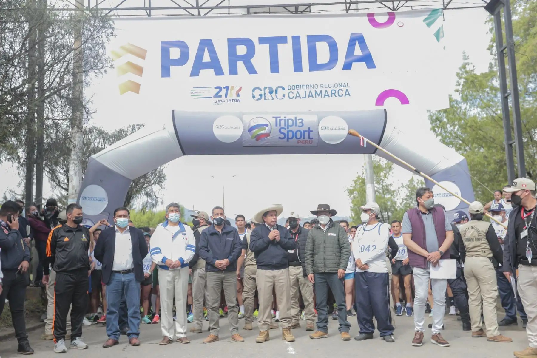 El presidente de la República, Pedro Castillo, dio inicio a la media maratón Bicentenario 21K que se desarrolla en el distrito de Baños del Inca, en la región Cajamarca. Foto: ANDINA/Prensa Presidencia