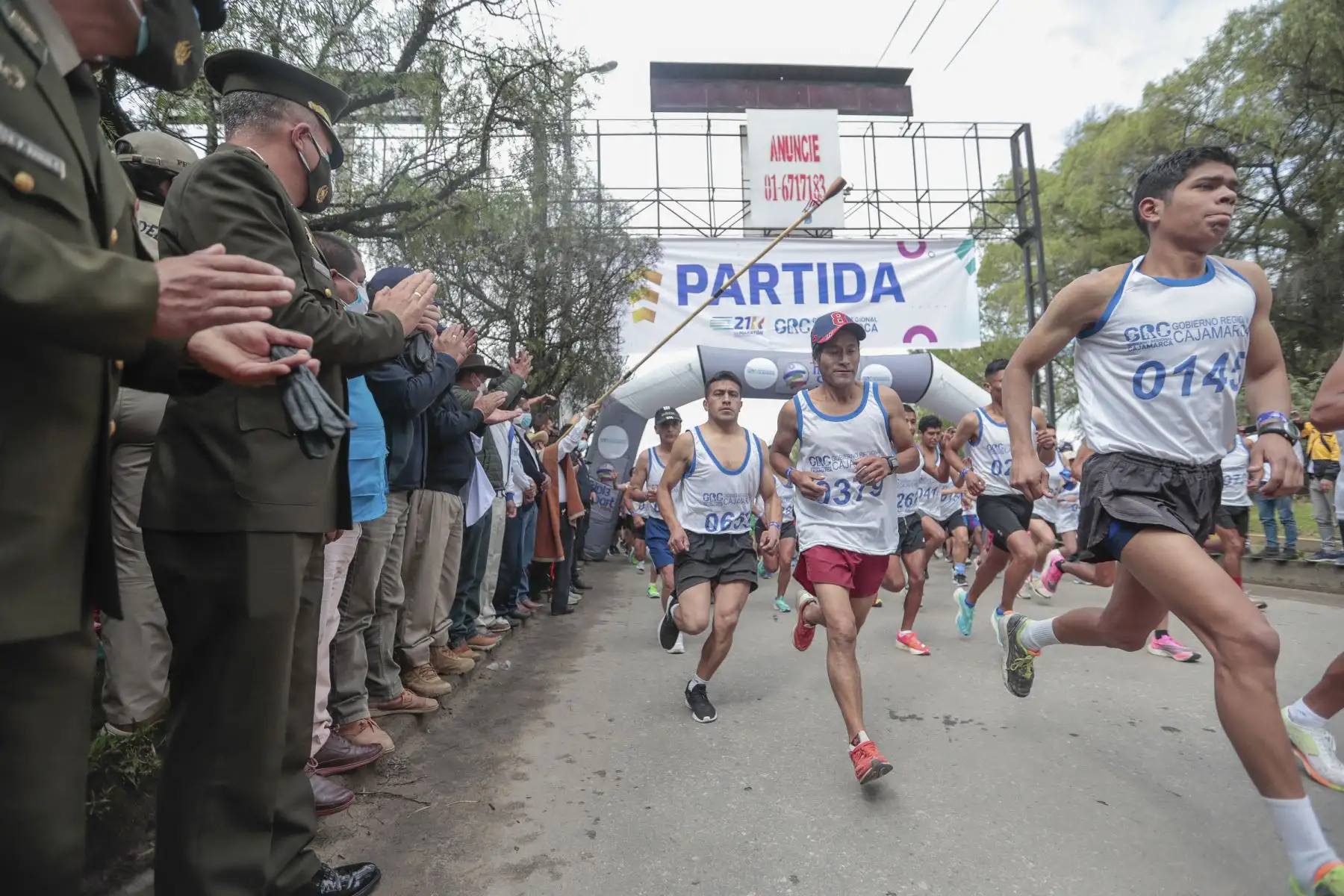 El presidente de la República, Pedro Castillo, dio inicio a la media maratón Bicentenario 21K que se desarrolla en el distrito de Baños del Inca, en la región Cajamarca. Foto: ANDINA/Prensa Presidencia