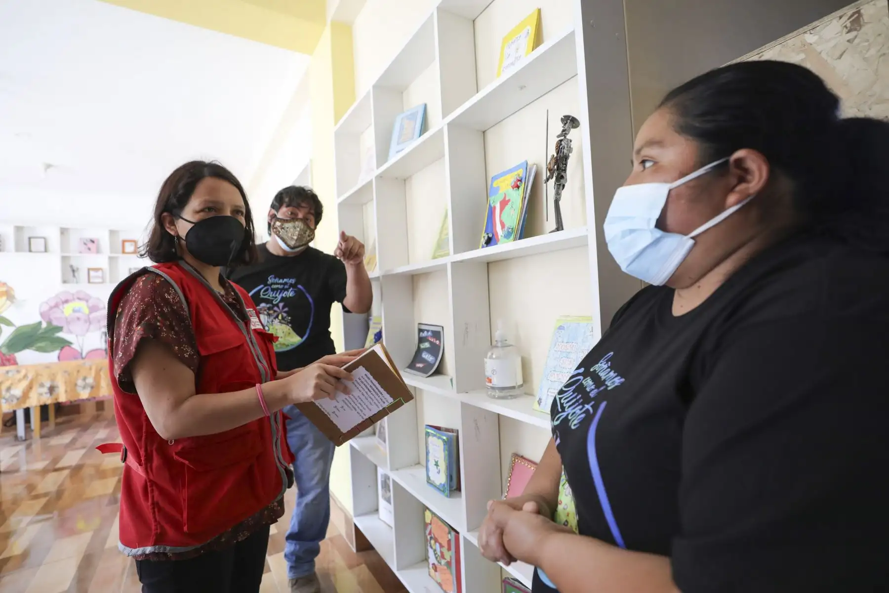 La ministra de la Mujer y Poblaciones Vulnerables, Anahí Durand, visitó esta mañana las instalaciones del proyecto social y cultural “Quijote para la Vida”, en el distrito de Puente Piedra. Foto: ANDINA/MIMP