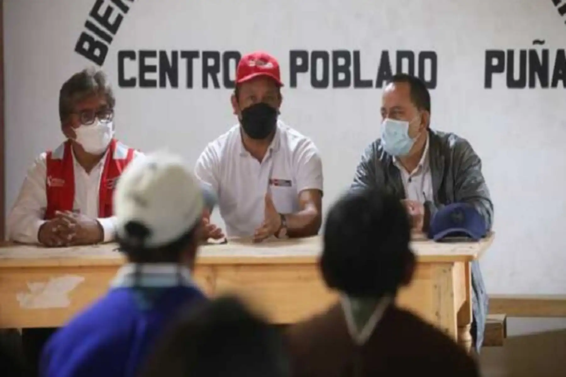 El ministro de Transportes y Comunicaciones, Juan Silva, sostuvo una reunión de trabajo en el centro poblado de Puña del distrito  de Tacabamba, provincia  cajamarquina de Chota.