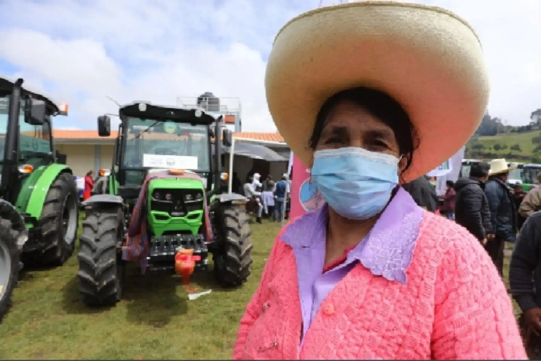 El ministro de Desarrollo Agrario y Riego, Víctor Maita, llegó a la región Cajamarca para entregar un lote de tractores destinado a potenciar los cultivos de los pequeños productores del campo.