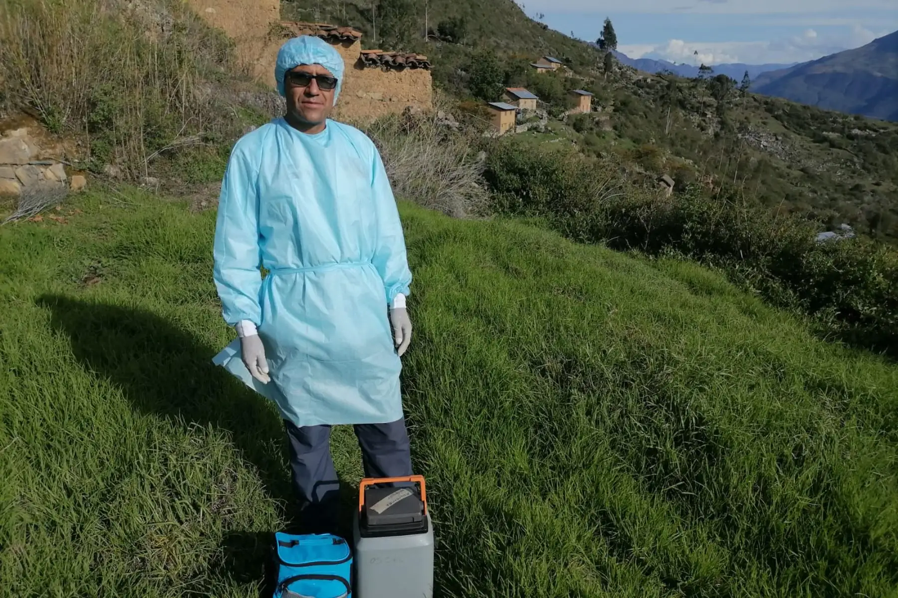 Desde el 2007 es jefe del Puesto de Salud (P.S.) Mollebamba, a 14 horas de caminata de Esmeralda de Pallccas, lugar donde nació. ANDINA/  Puesto de Salud Mollebamba
