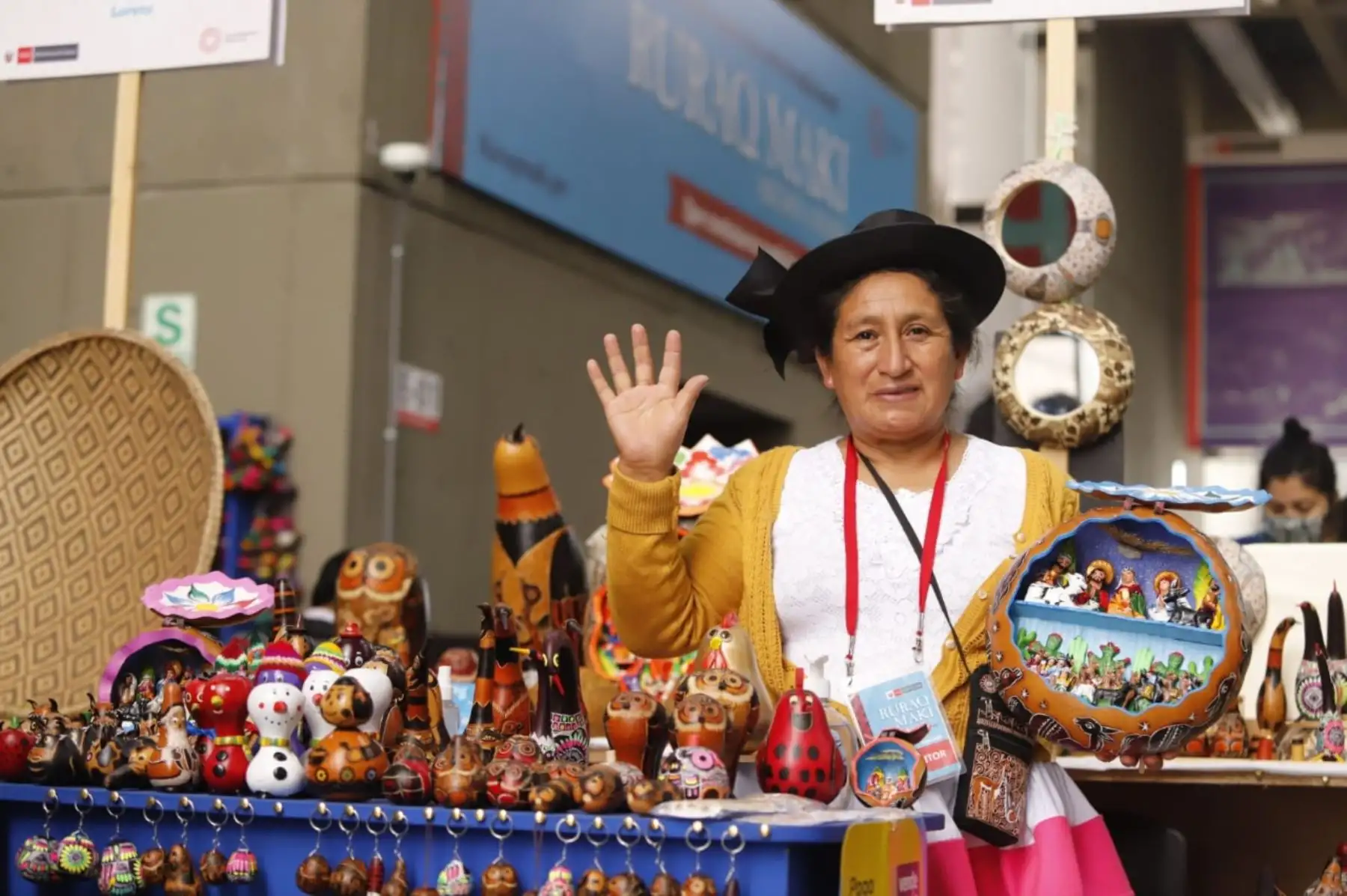 Para difundir su arte y reactivar la economía del sector cultural, nuestros artistas tradicionales volvieron a la presencialidad en la exposición venta 