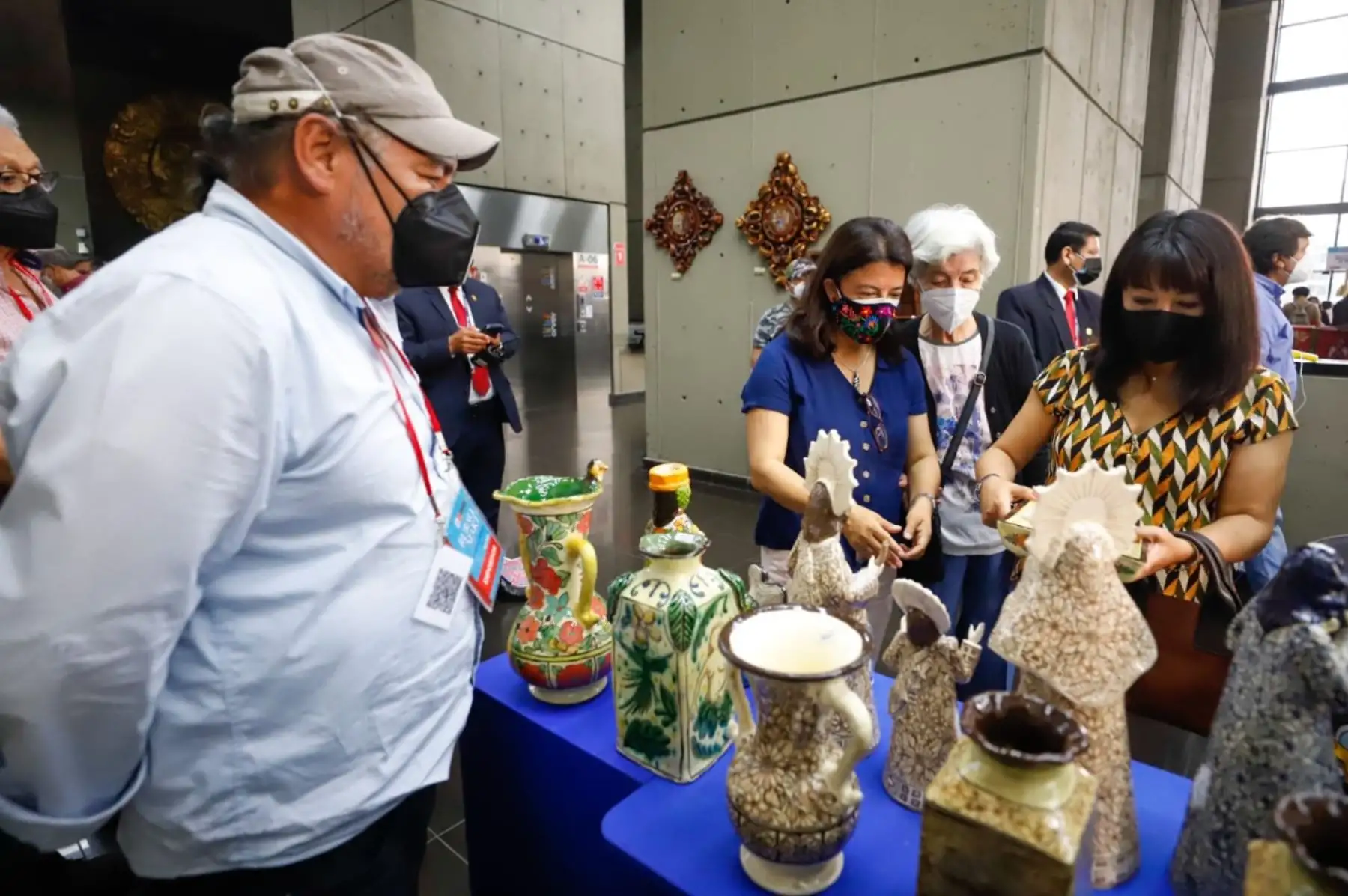 Para difundir su arte y reactivar la economía del sector cultural, nuestros artistas tradicionales volvieron a la presencialidad en la exposición venta 