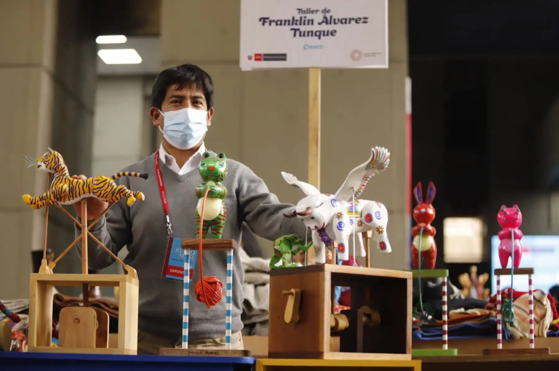 Para difundir su arte y reactivar la economía del sector cultural, nuestros artistas tradicionales volvieron a la presencialidad en la exposición venta 