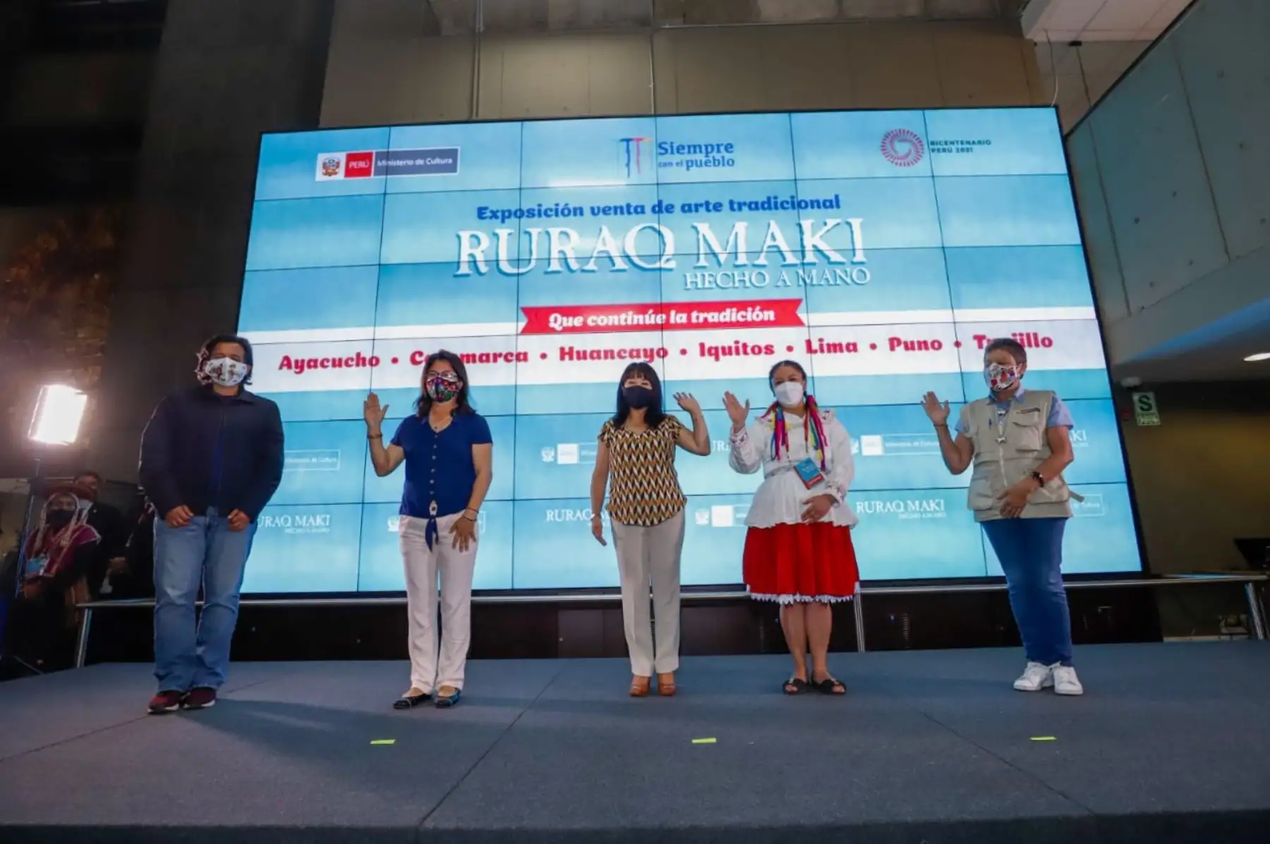 Para difundir su arte y reactivar la economía del sector cultural, nuestros artistas tradicionales volvieron a la presencialidad en la exposición venta 