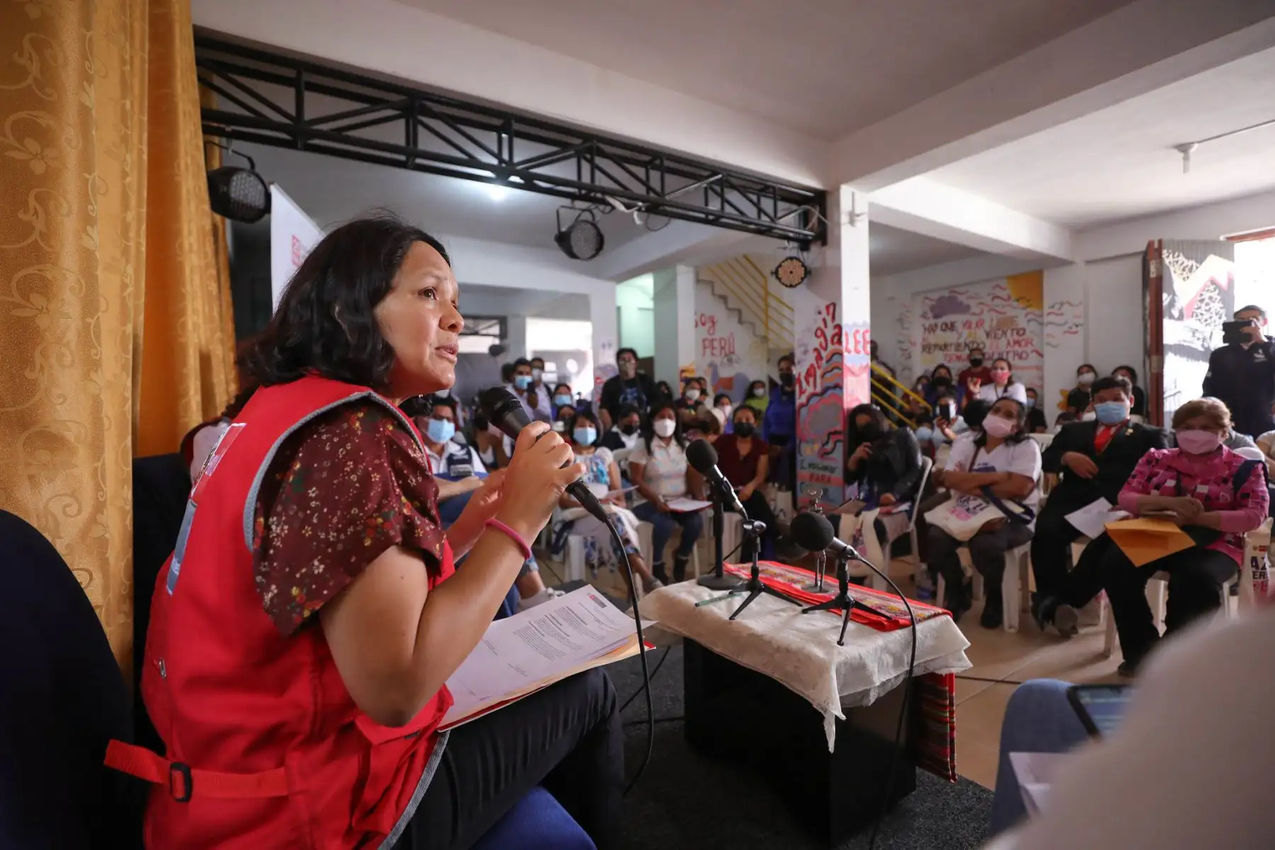 La ministra de la Mujer y Poblaciones Vulnerables, Anahí Durand, visitó esta mañana las instalaciones del proyecto social y cultural “Quijote para la Vida”, en el distrito de Puente Piedra. Foto: ANDINA/MIMP