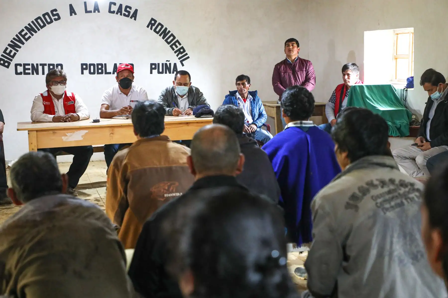 El ministro Juan Silva llegó a la localidad de Puña, en el distrito de Tacabamba, provincia de Chota, para escuchar las demandas de los pobladores y sus autoridades a fin de coordinar acciones para la pronta ejecución de obras viales y de conectividad digital. Foto: MTC