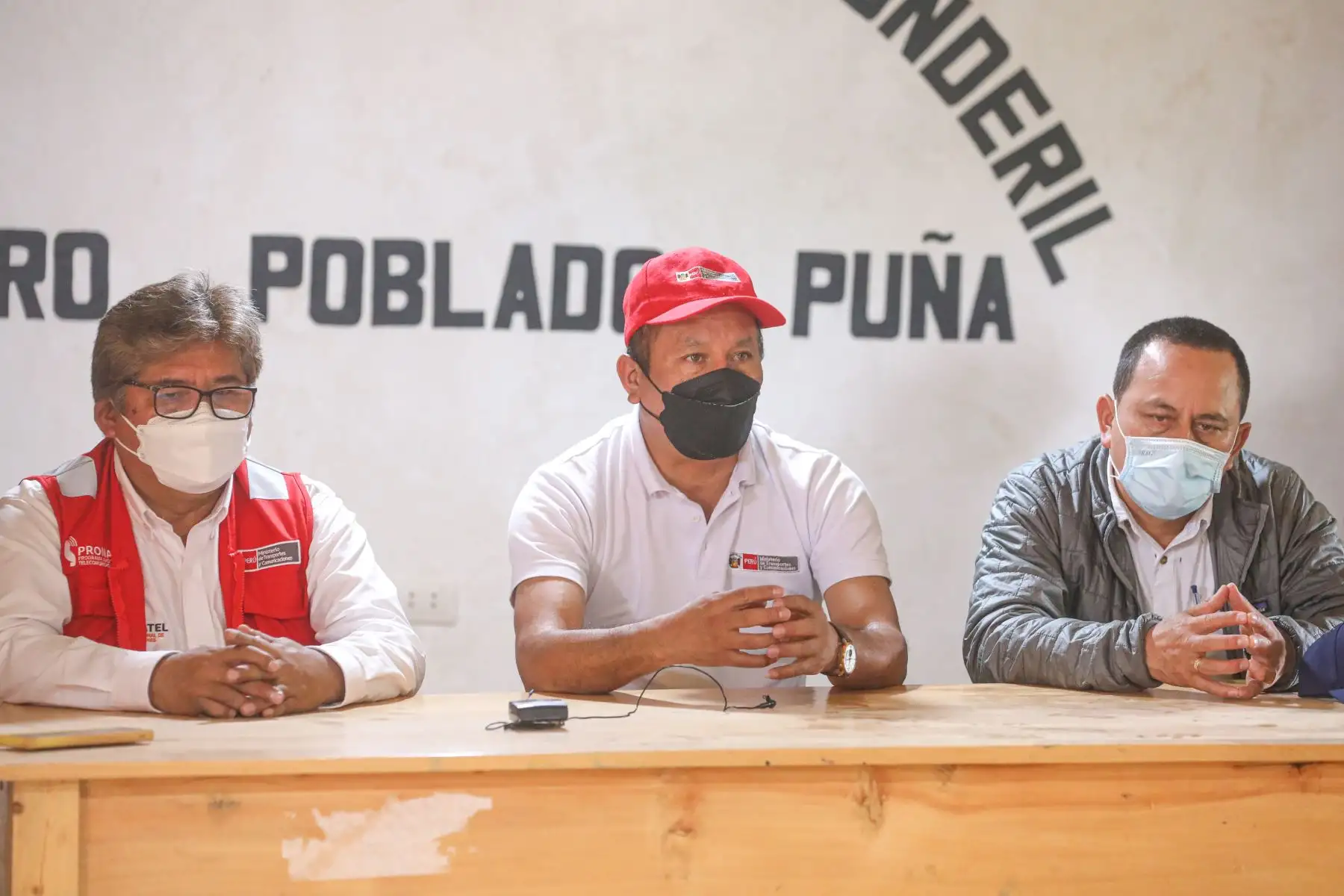 El ministro Juan Silva llegó a la localidad de Puña, en el distrito de Tacabamba, provincia de Chota, para escuchar las demandas de los pobladores y sus autoridades a fin de coordinar acciones para la pronta ejecución de obras viales y de conectividad digital. Foto: MTC