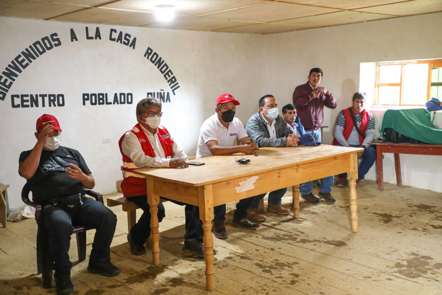 El ministro Juan Silva llegó a la localidad de Puña, en el distrito de Tacabamba, provincia de Chota, para escuchar las demandas de los pobladores y sus autoridades a fin de coordinar acciones para la pronta ejecución de obras viales y de conectividad digital. Foto: MTC
