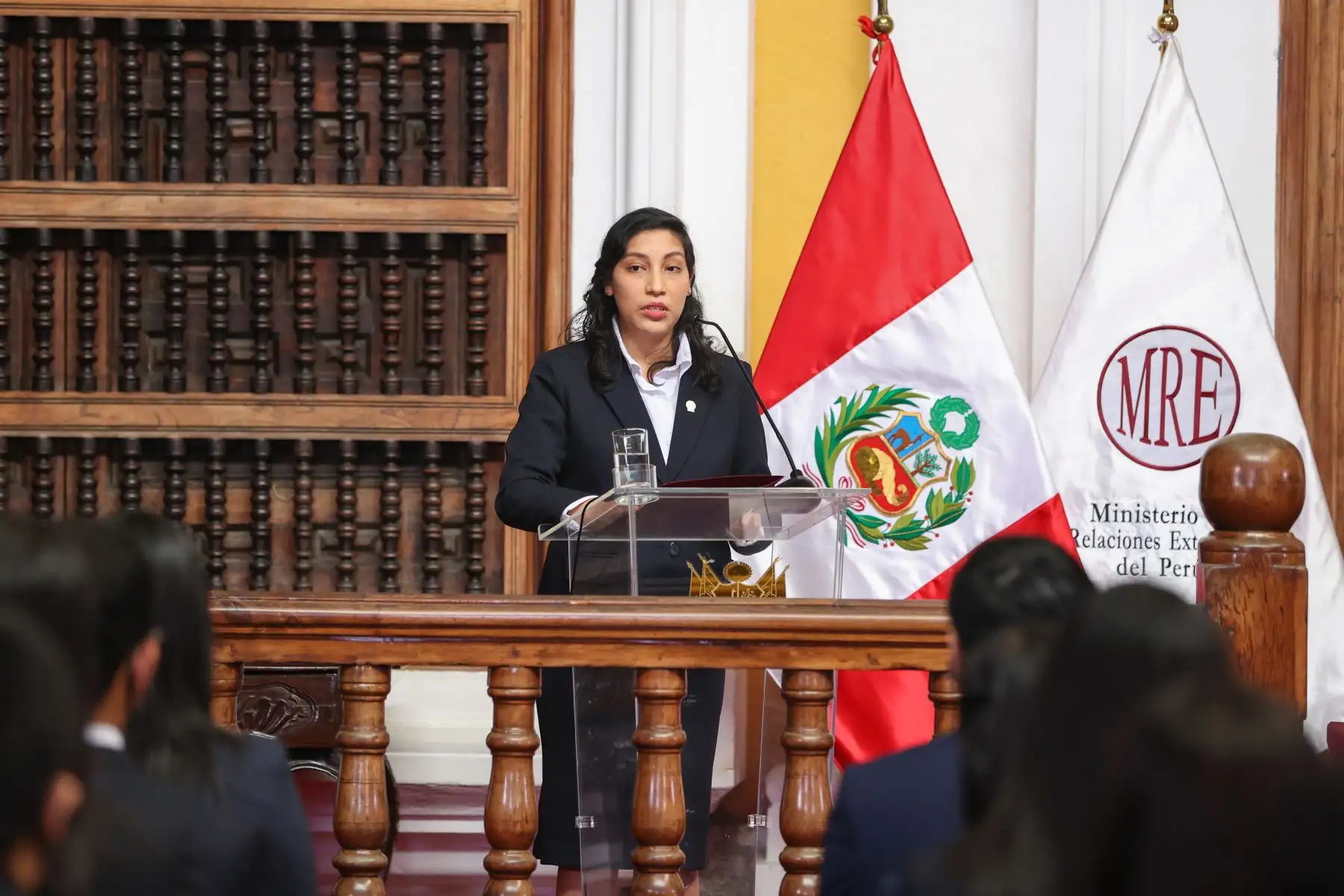 El Presidente Pedro Castillo, acompañado del Canciller Óscar Maúrtua de Romañaparticipó en la ceremonia de clausura del año lectivo de la Academia Diplomática del Perú e incorporación al Servicio Diplomático de la República de los alumnos de la promoción N° 59 “Bicentenario de la Independencia del Perú y del Ministerio de Relaciones Exteriores". 
Foto: Andina/Jhonel Rodríguez