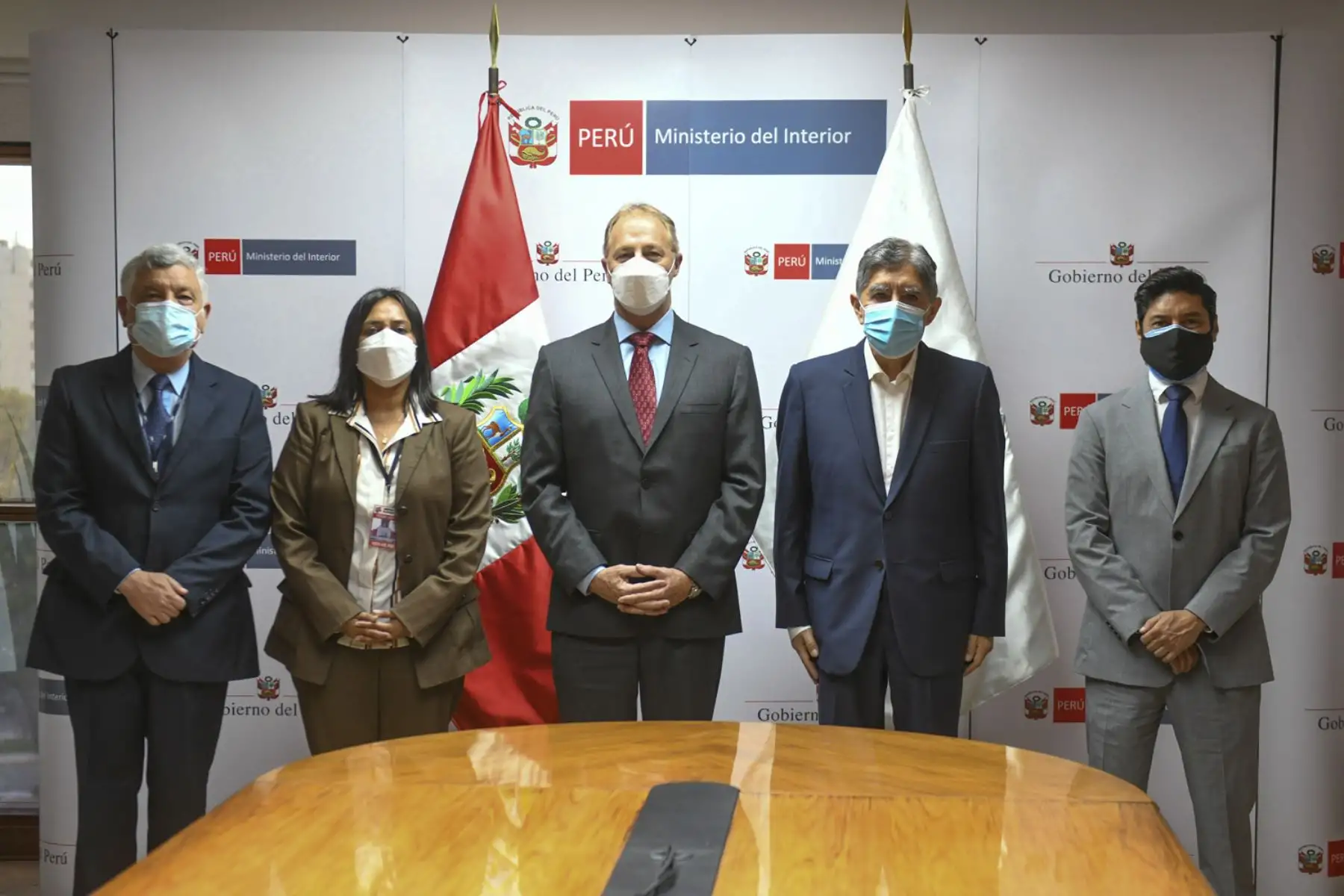 El ministro Avelino Guillén anunció que, en los próximos días, el Ministerio del Interior (Mininter) suscribirá un convenio interinstitucional para reforzar el patrullaje integrado en Lima Metropolitana, impulsando así la efectiva ejecución del servicio de seguridad ciudadana entre la Policía Nacional del Perú y los gobiernos locales. 
Foto: Andina/Mininter