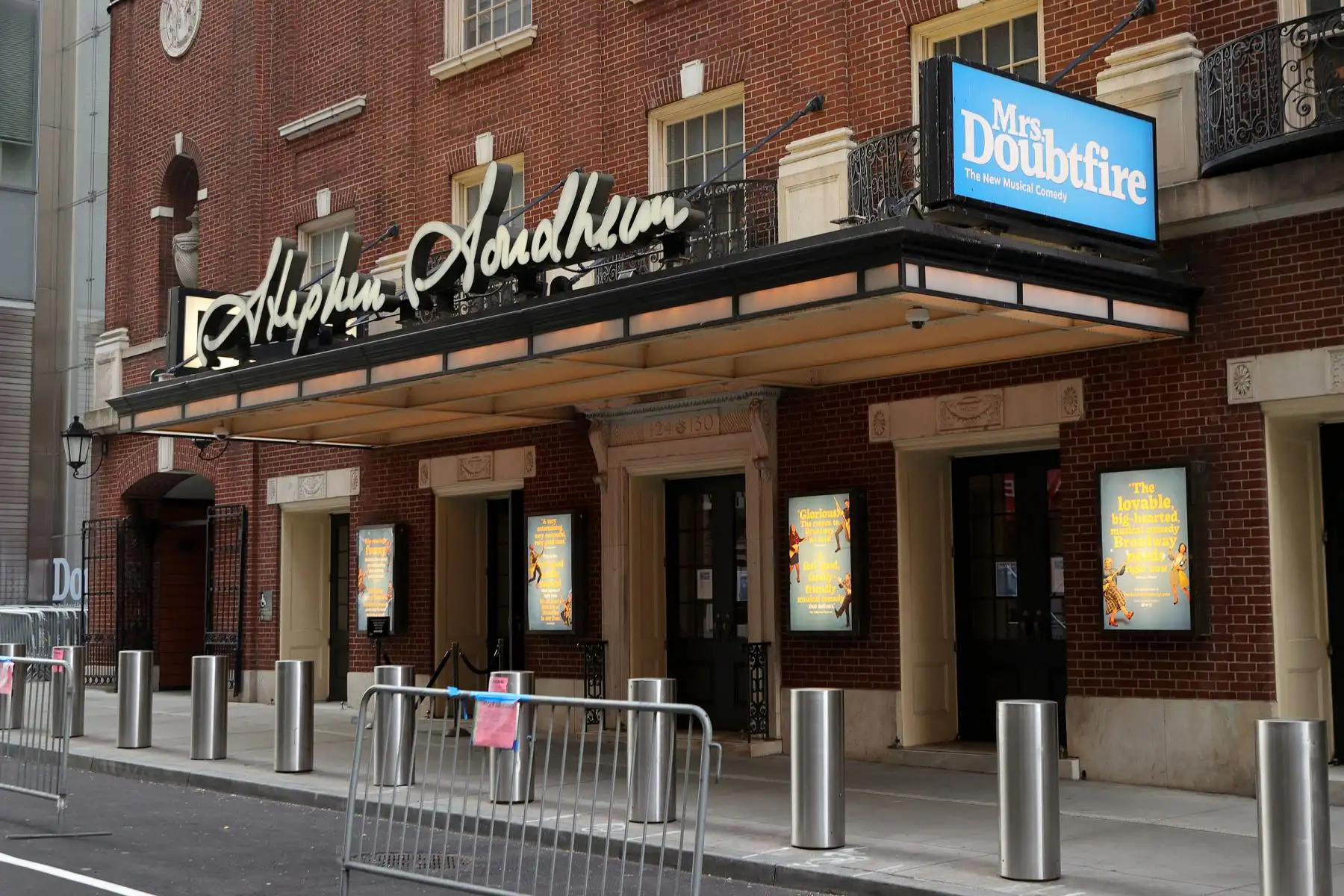 La cancelación de diez musicales de Broadway ha sido tomada a pesar de la obligatoriedad de que el público asistente está obligado a llevar mascarilla y acudir vacunado. Foto: AFP