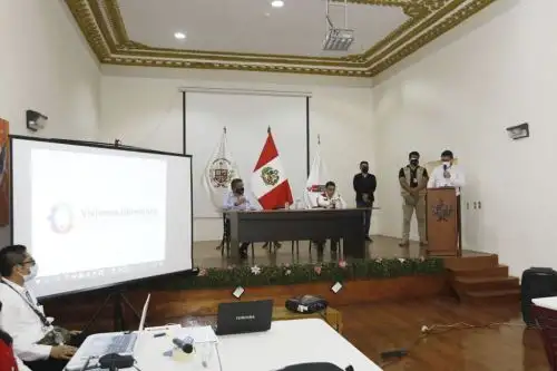 El titular de Vivienda, Construcción y Saneamiento, Geiner Alvarado, llegó a Trujillo para participar en las mesas de asistencia técnica sobre proyectos de agua y saneamiento rural. Foto: ANDINA/MVCS