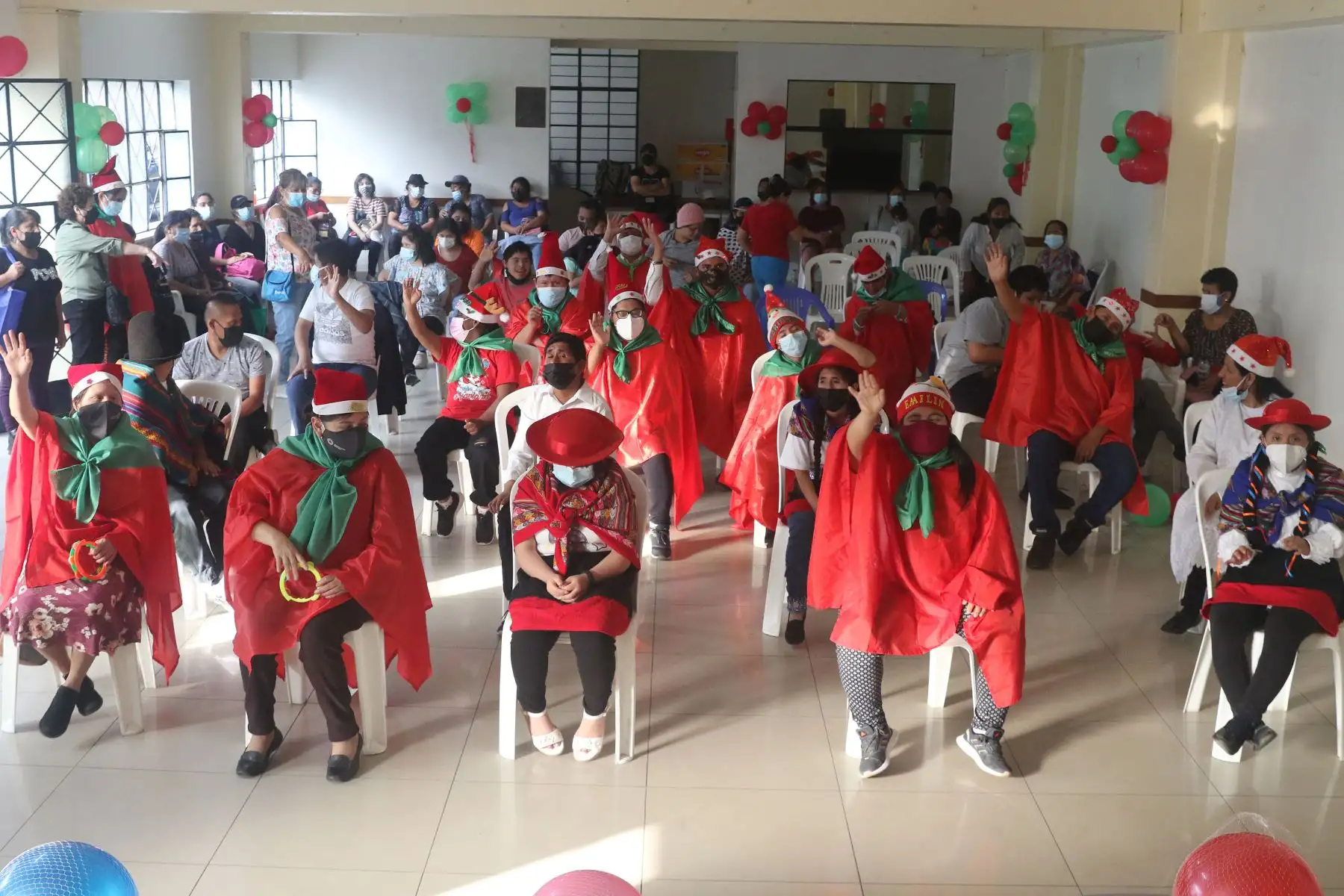 En el marco de las celebraciones por el nacimiento de Jesús, personas con discapacidad escenificaron el nacimiento andino y un festival de Villancicos en el distrito de Comas. La organización estuvo a cargo de la asociación AFAPEDIS.
Foto: ANDINA/Eddy Ramos