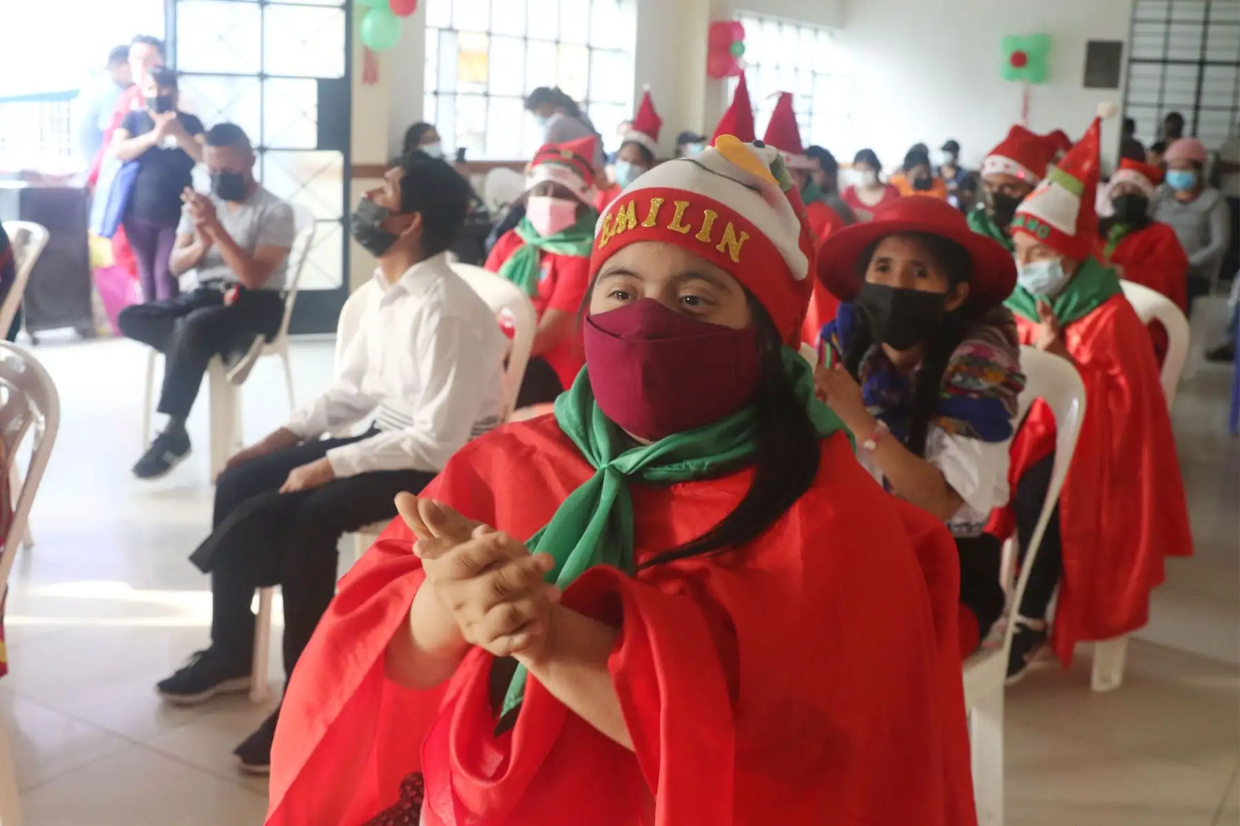 En el marco de las celebraciones por el nacimiento de Jesús, personas con discapacidad escenificaron el nacimiento andino y un festival de Villancicos en el distrito de Comas. La organización estuvo a cargo de la asociación AFAPEDIS.
Foto: ANDINA/Eddy Ramos