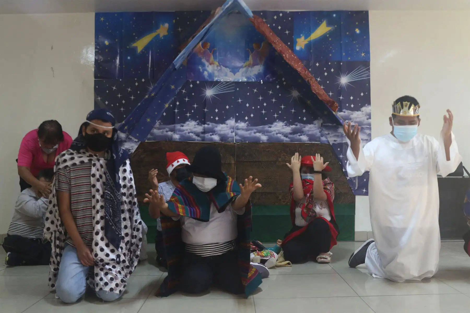 En el marco de las celebraciones por el nacimiento de Jesús, personas con discapacidad escenificaron el nacimiento andino y un festival de Villancicos en el distrito de Comas. La organización estuvo a cargo de la asociación AFAPEDIS.
Foto: ANDINA/Eddy Ramos