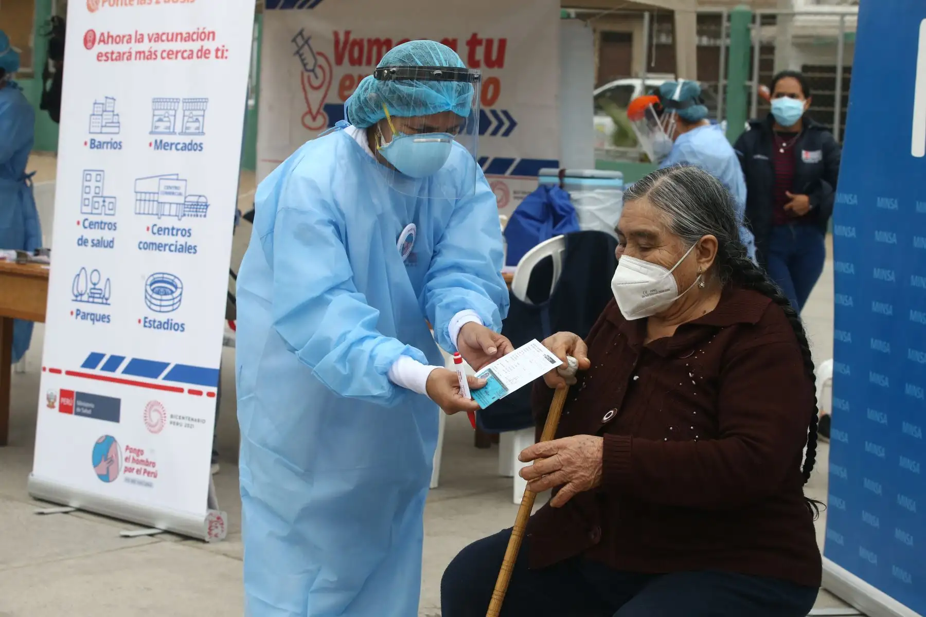 El Ministerio de Salud (Minsa) a través de la Dirección de Redes Integradas de Salud (Diris) Lima Sur intervienen cerca de 4 mil viviendas en zona de alto contagio de Covid19 en el distrito de Villa El Salvador.Foto: ANDINA/Vidal Tarqui