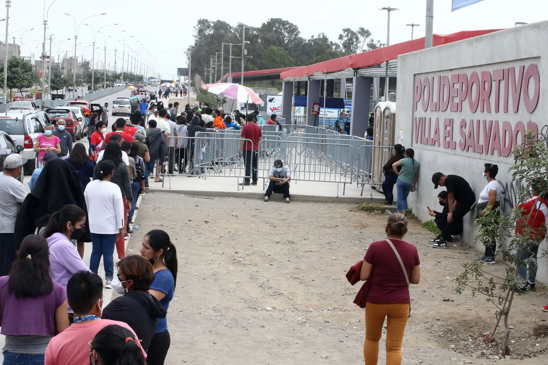 El Ministerio de Salud (Minsa) a través de la Dirección de Redes Integradas de Salud (Diris) Lima Sur intervienen cerca de 4 mil viviendas en zona de alto contagio de Covid -19 en el distrito de Villa El Salvador.Foto: ANDINA/Vidal Tarqui