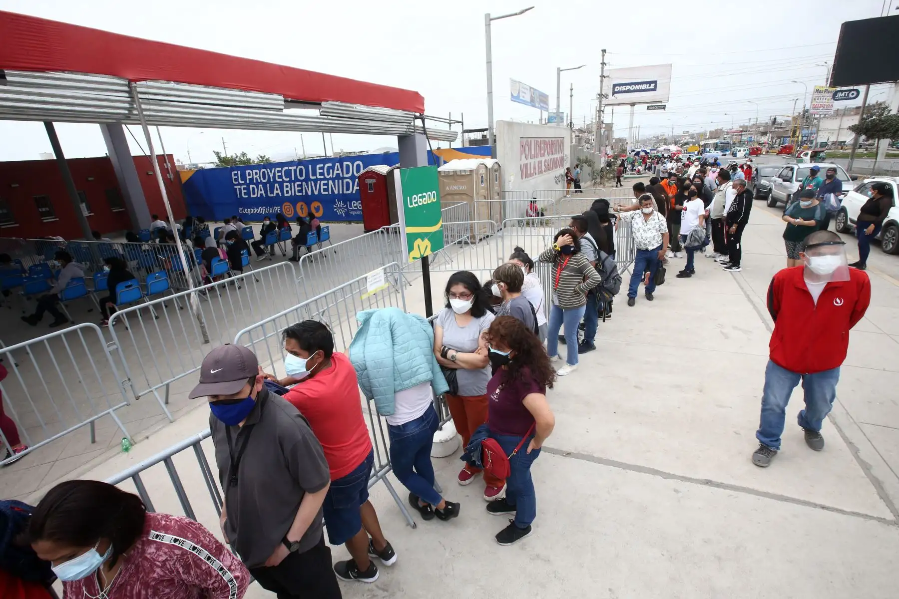 El Ministerio de Salud (Minsa) a través de la Dirección de Redes Integradas de Salud (Diris) Lima Sur intervienen cerca de 4 mil viviendas en zona de alto contagio de Covid-19 en el distrito de Villa El Salvador.Foto: ANDINA/Vidal Tarqui