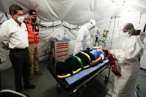 Este tipo de hospitales móviles emplean a más de 100 trabajadores, entre especialistas y cirujanos, indicó el ministro de Salud, Hernando Cevallos.