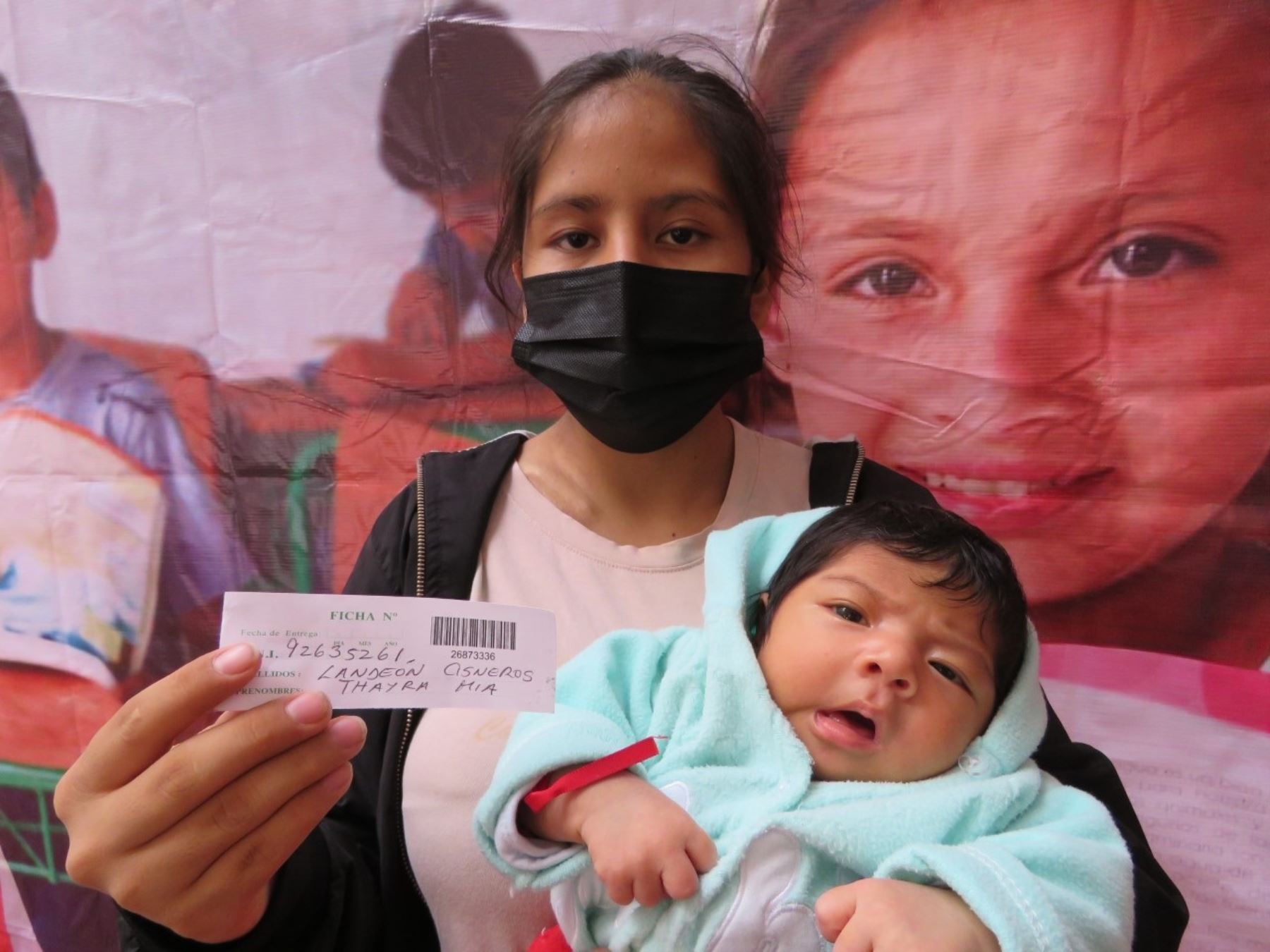 Niños de Huaral, Cañete y Yauyos, región Lima, se benefician con campaña de trámite gratuito de DNI que organizaron el programa Juntos y el Reniec. ANDINA/Difusión