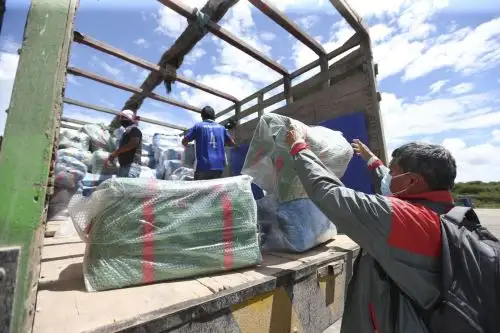 Los kits de soporte socioemocional y de actividades lúdicas fueron transportados desde Lima en un avión de la FAP. Foto: ANDINA/Minedu