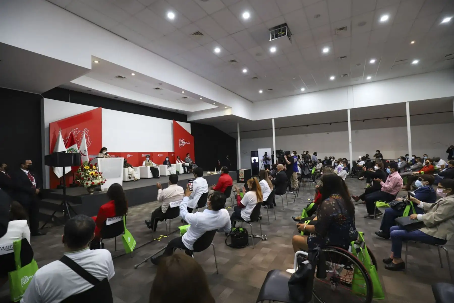 El ministro de Comercio Exterior y Turismo, Roberto Sánchez, acompañado de la Primera Dama, Lilia Paredes,  presentaron la estrategia “Turismo para Todos”, una importante iniciativa que busca impulsar que las personas con discapacidad y personas adultas mayores disfruten de ma nera plena del turismo. Foto: ANDINA/Mincetur