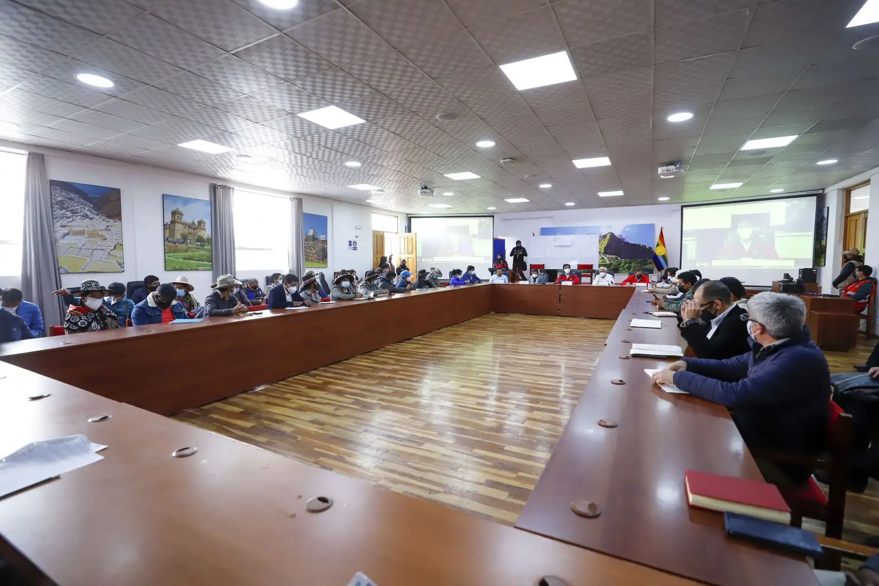 La presidenta del Consejo de Ministros, Mirtha Vásquez, exhortó esta tarde a las comunidades campesinas de Chumbivilcas a priorizar el diálogo y deponer la medida de fuerza que mantienen en el corredor minero por más de 30 días de protesta contra la empresa minera Las Bambas. Foto: ANDINA/PCM