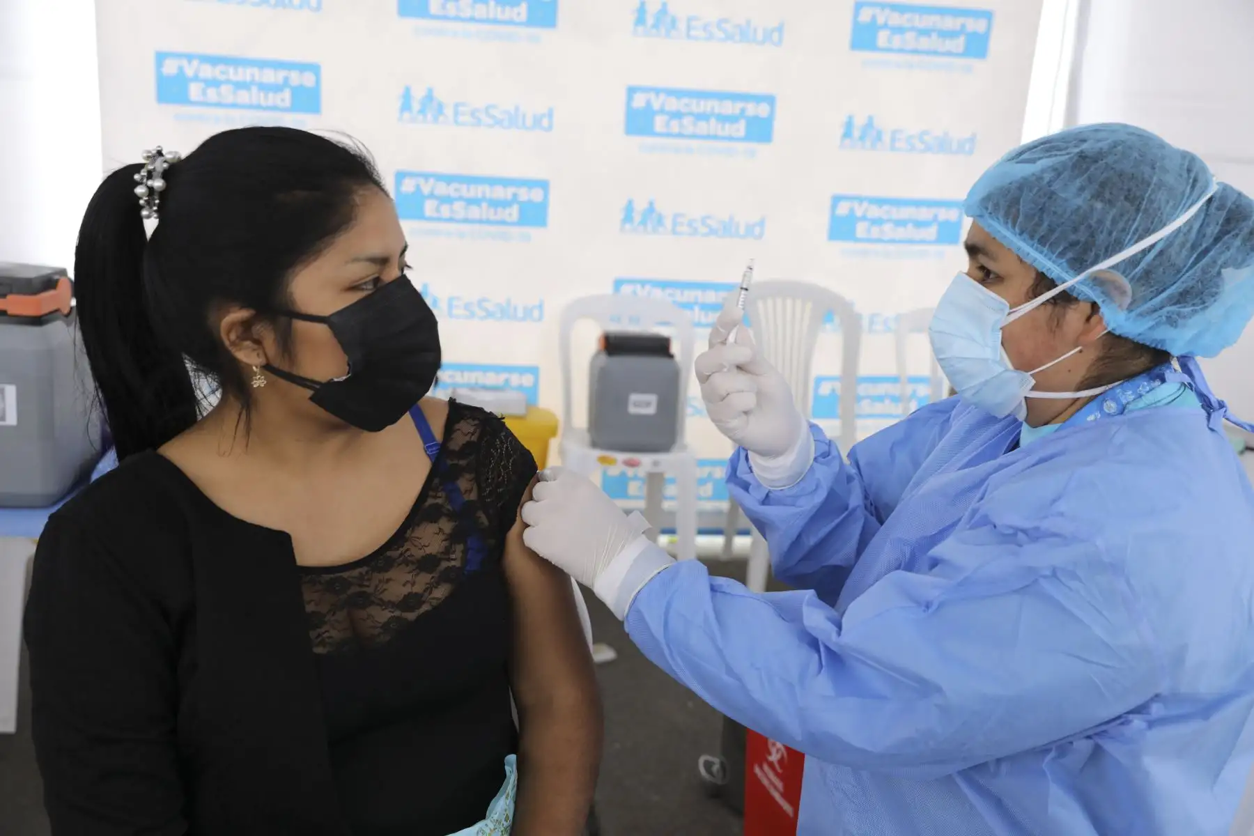 EsSalud realiza barrido de vacunación contra el covid-19 y otras enfermedades. Foto: ANDINA/Essalud.