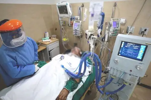 ¡Cuidado! El riesgo de morir por covid-19 es 21 veces mayor si no estás vacunado. Foto: ANDINA/Difusión.