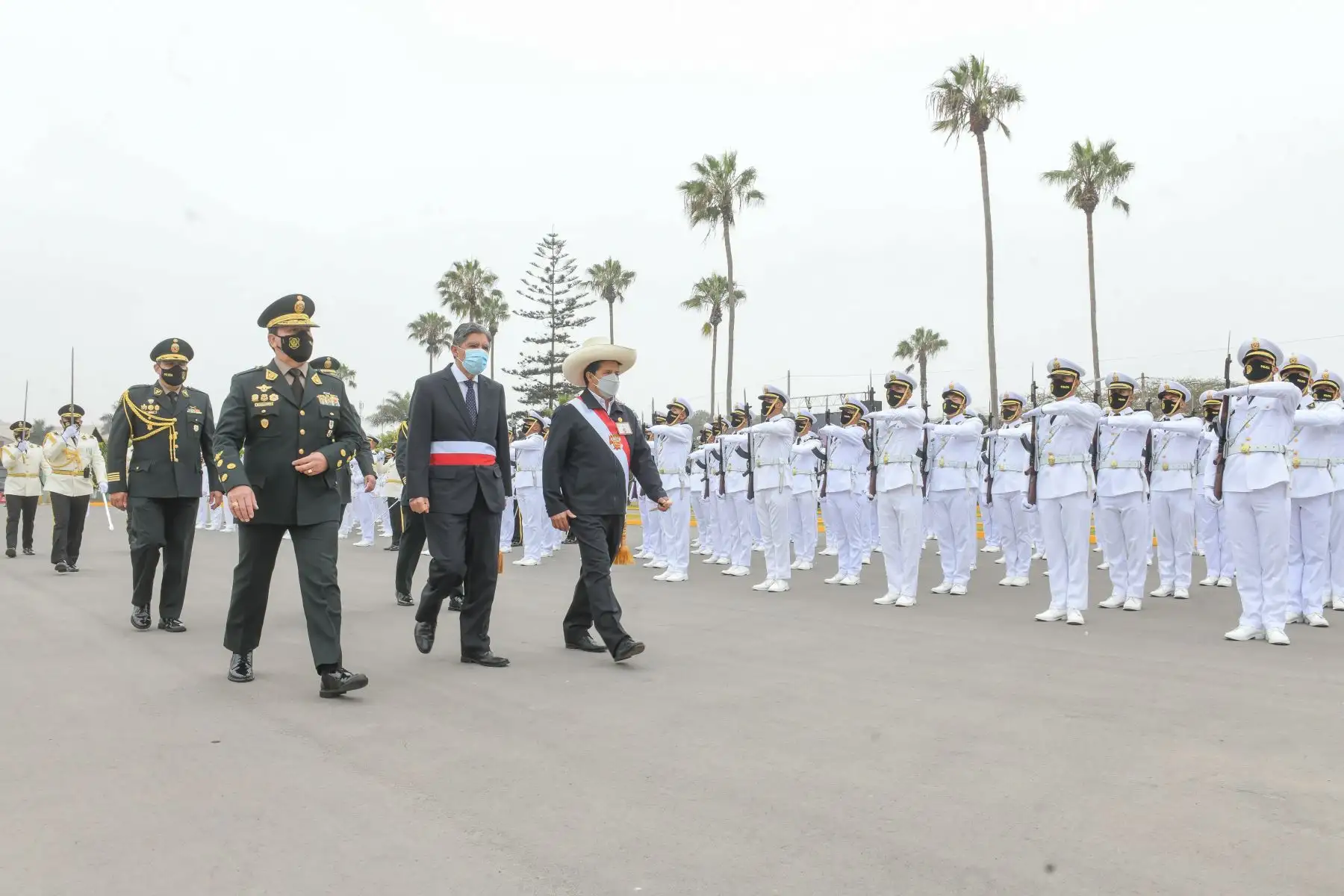 El presidente PedroCastillo, junto al titular del Ministerio de Interior, Avelino Guillén, encabezó la graduación de Alféreces de la Promoción  "Bicentenario de la Independencia" y clausura del año académico de la Escuela de Oficiales de la 
Policia Nacional de Perú.
Foto: Andina/Presidencia Perú