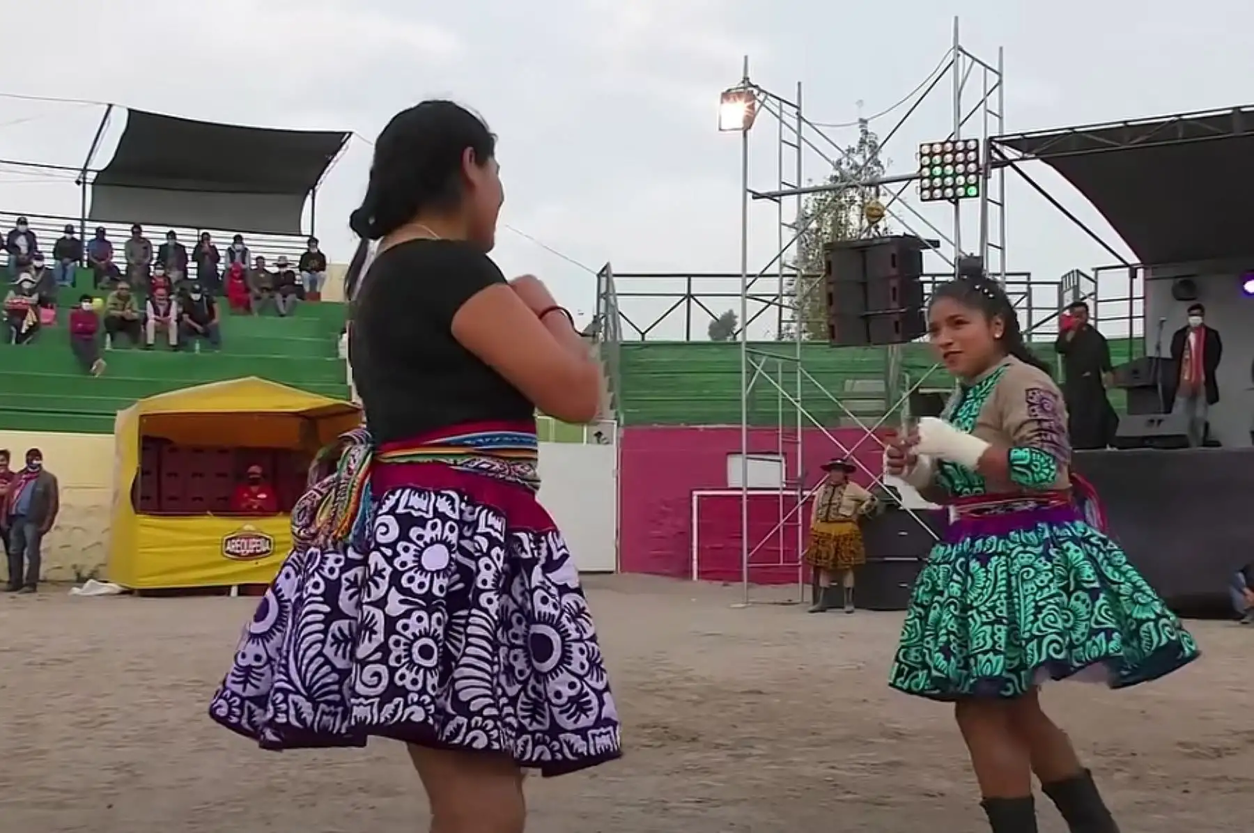 El Takanakuy es una tradición muy arraigada que protagonizan principalmente varones, pero también mujeres.
