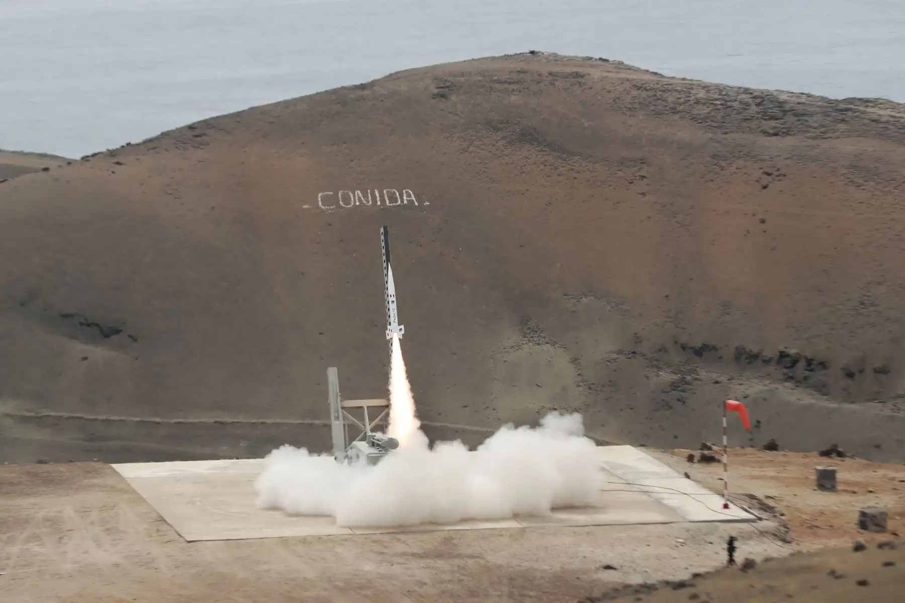 La Agencia Espacial del Perú - CONIDA realiza el lanzamiento del Cohete Sonda Paulet 1C. Ministro de Defensa, Juan Carrasco, participa de este evento en la Base Científica de la Agencia Espacial del Perú, en Pucusana. Foto: MINDEF