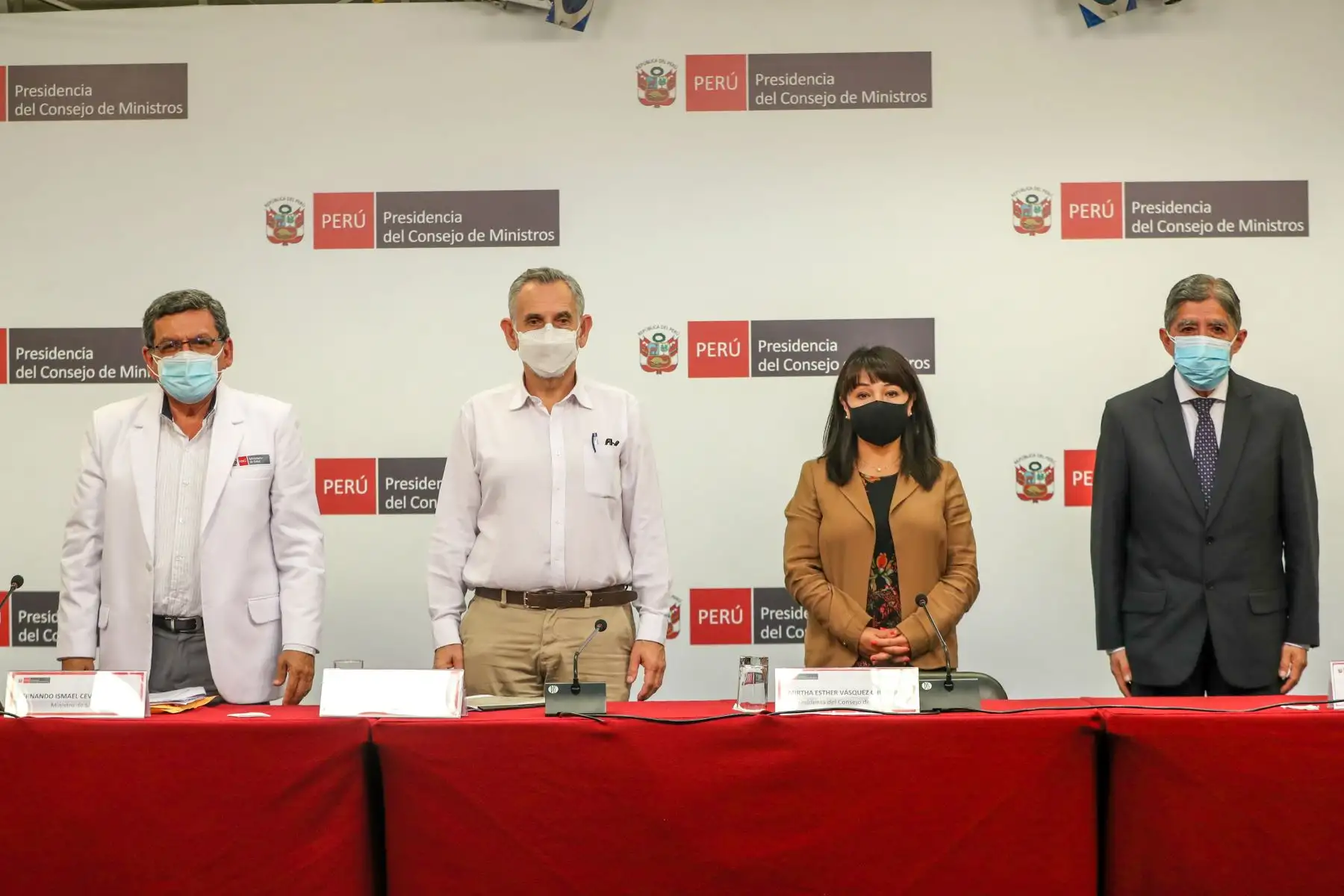 La presidenta del Consejo de Ministros, Mirtha Vásquez, brinda una conferencia de prensa, junto a ministros de Estado, para informar a la ciudadanía sobre las decisiones adoptadas en el Consejo de Ministros. Foto: PCM