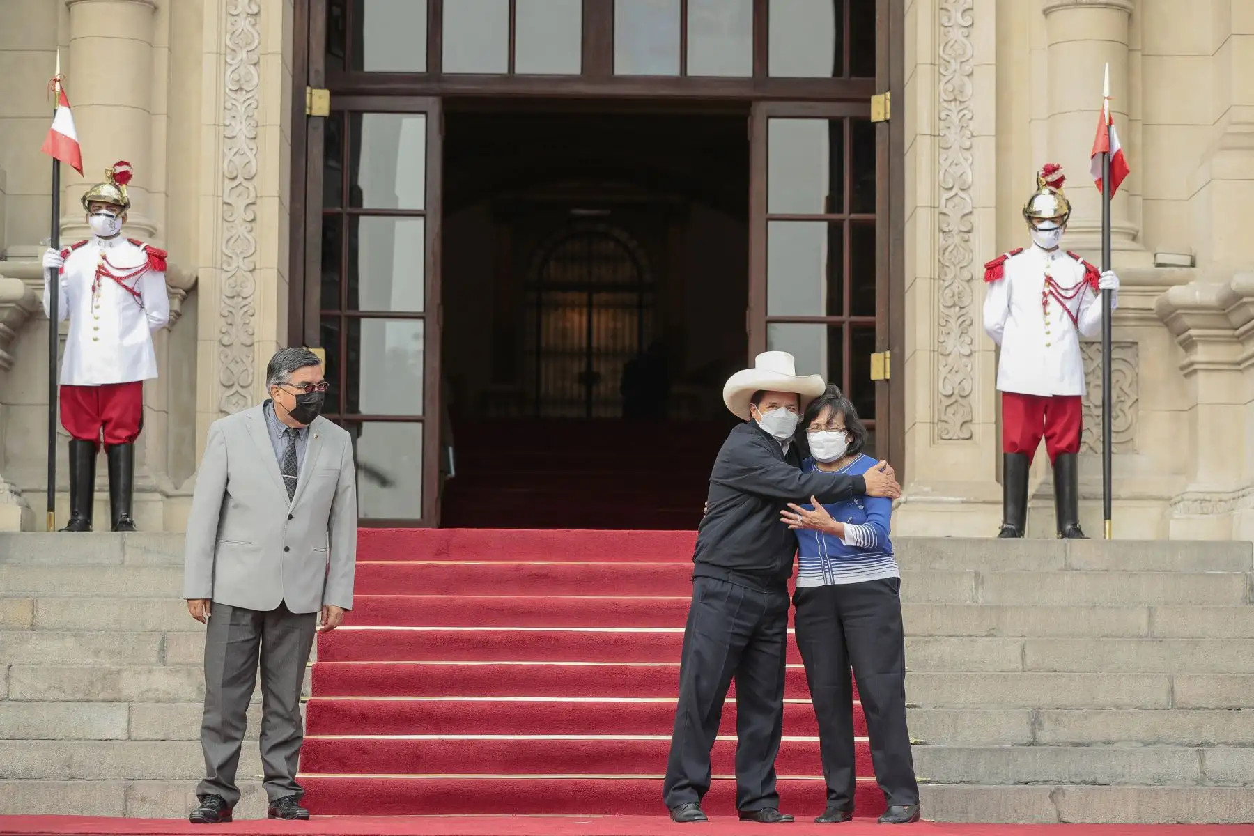 Presidente de la República, Pedro Castillo, promulga ley que restituye derechos laborales de los docentes del Mindef y del Mininter. Foto: ANDINA/Prensa Presidencia