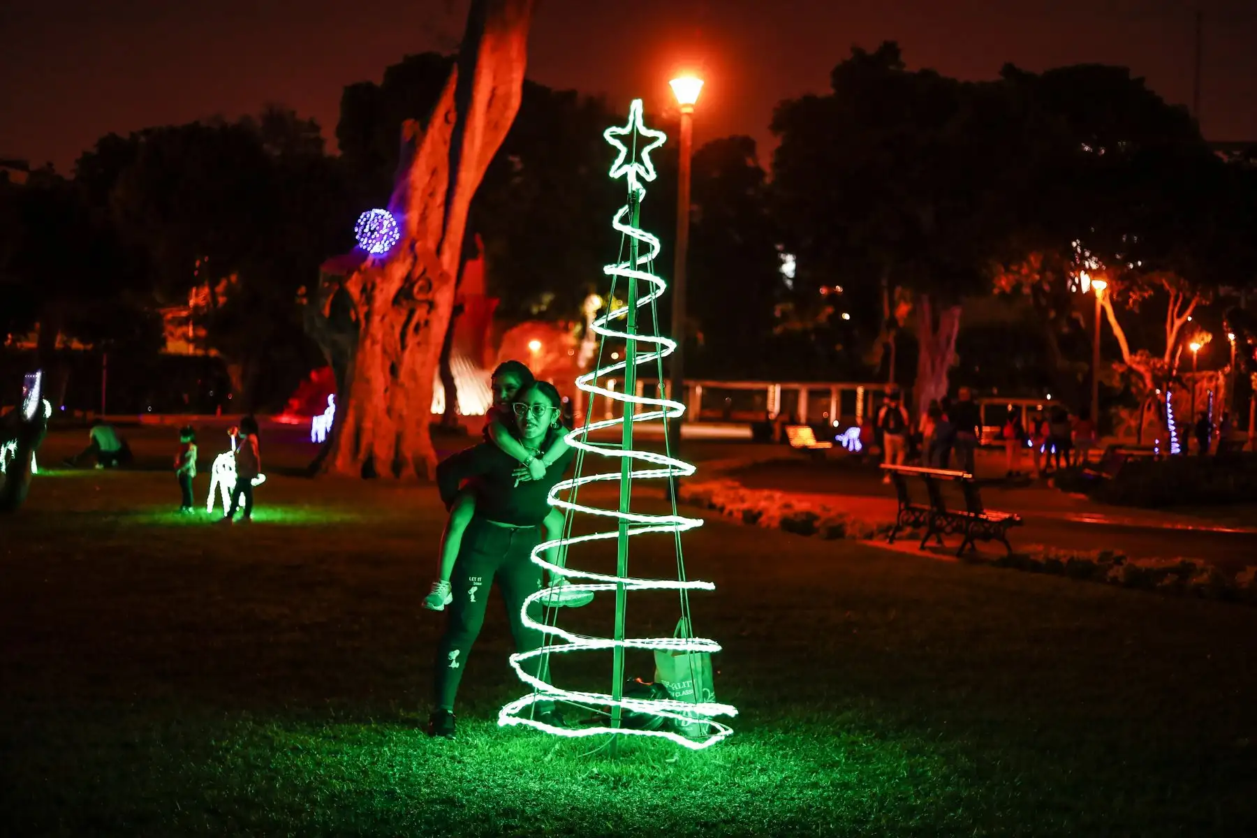 Así se vive Navidad en el Circuito Mágico del Agua. Foto: ANDINA/Renato Pajuelo