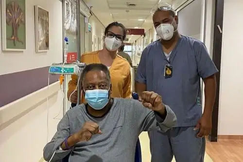 Pelé permanece internado en el hospital Albert Einstein de Sao Paulo.