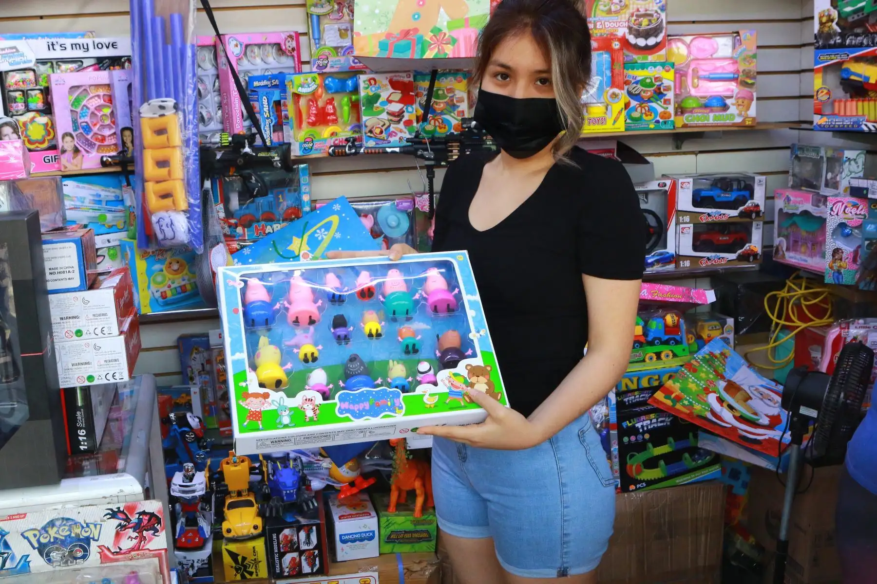 Se incrementan las compras por fiestas navideñas en el mercado Unicachi de Comas.
Foto: ANDINA/Héctor Vinces