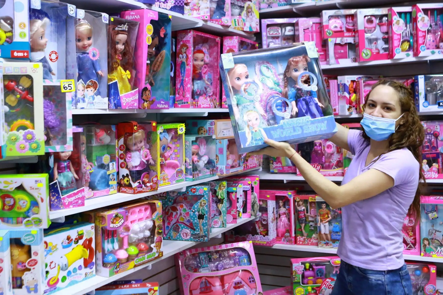 Se incrementan las compras por fiestas navideñas en el mercado Unicachi de Comas.
Foto: ANDINA/Héctor Vinces