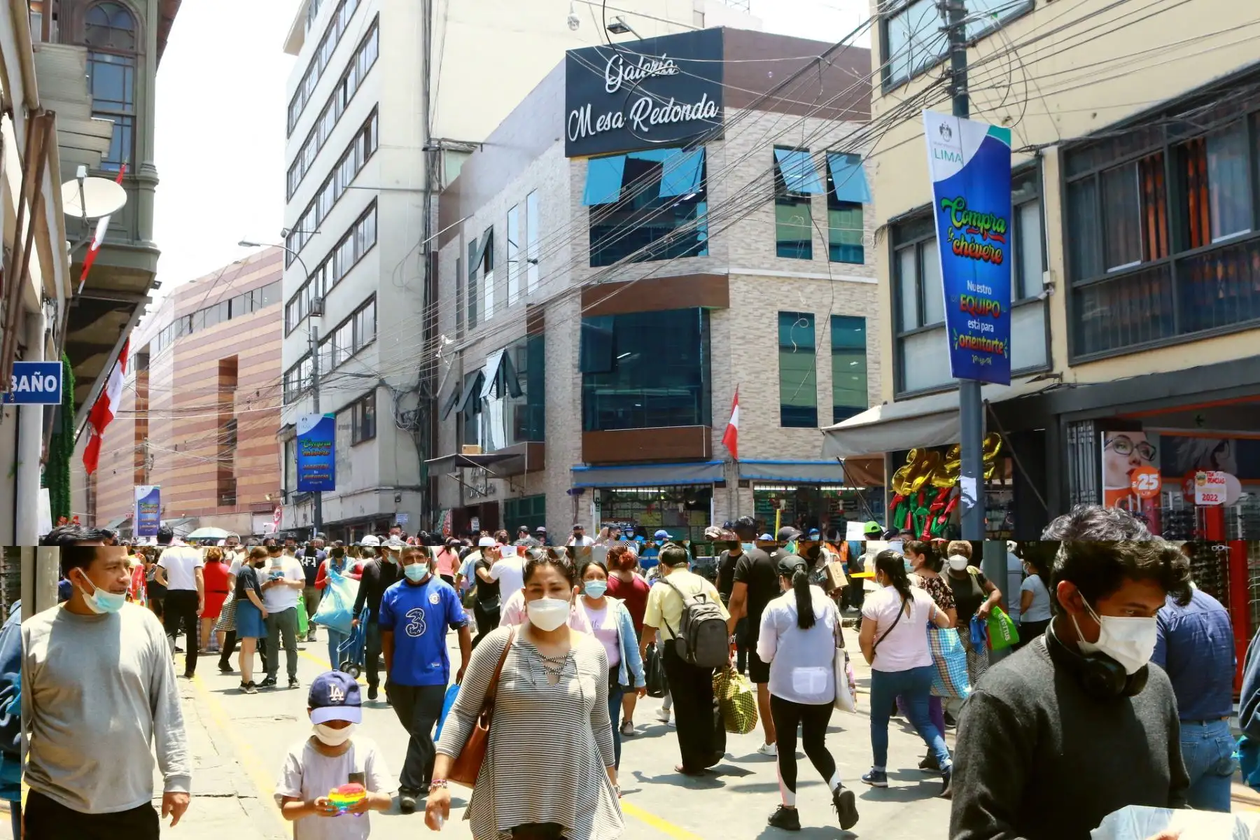 Se incrementan las compras por fiestas navideñas en el mercado Mesa Redonda de Lima.Foto: ANDINA/Héctor Vinces