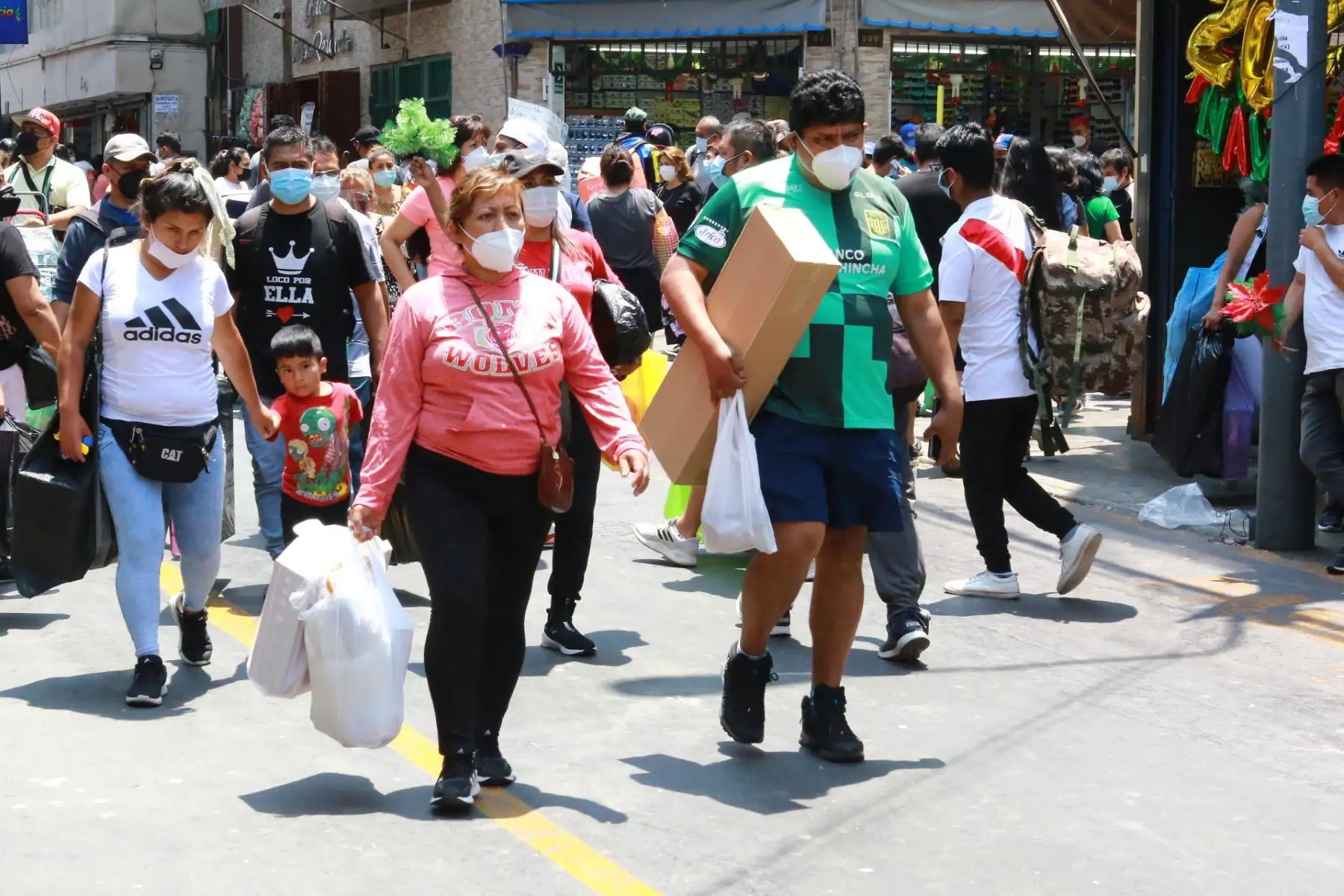 Se incrementan las compras por fiestas navideñasFoto: ANDINA/Héctor Vinces