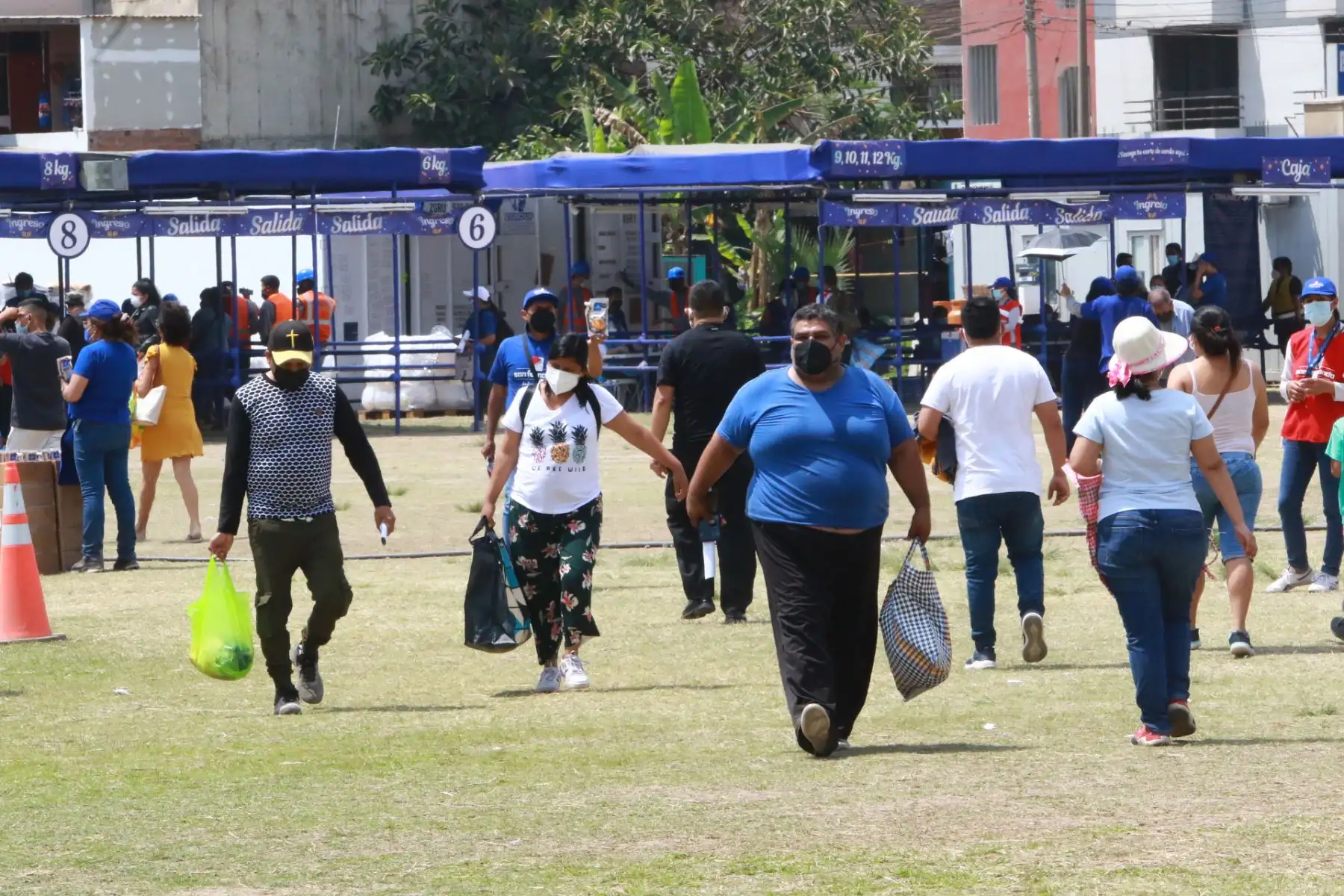 Centros de recojo de pavos con vales atienden sin dificultad a ciudadanos.Foto: ANDINA/Héctor Vinces