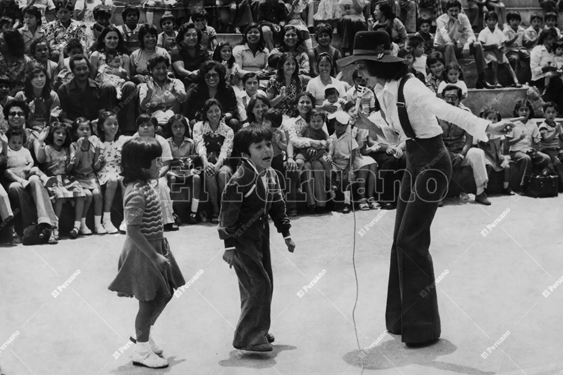 Lima - 20 diciembre 1977 / Yola Polastri animó el show de Navidad para los hijos de los fotógrafos de la Asociación de Reporteros Gráficos del Perú. Foto: Archivo Histórico de El Peruano / Raúl Sagástegui
