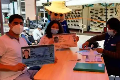 La atención en la Plaza España del Cercado de Arequipa será en el horario de 9 de la mañana a 4 de la tarde y se espera atender más de 50 trámites diarios.