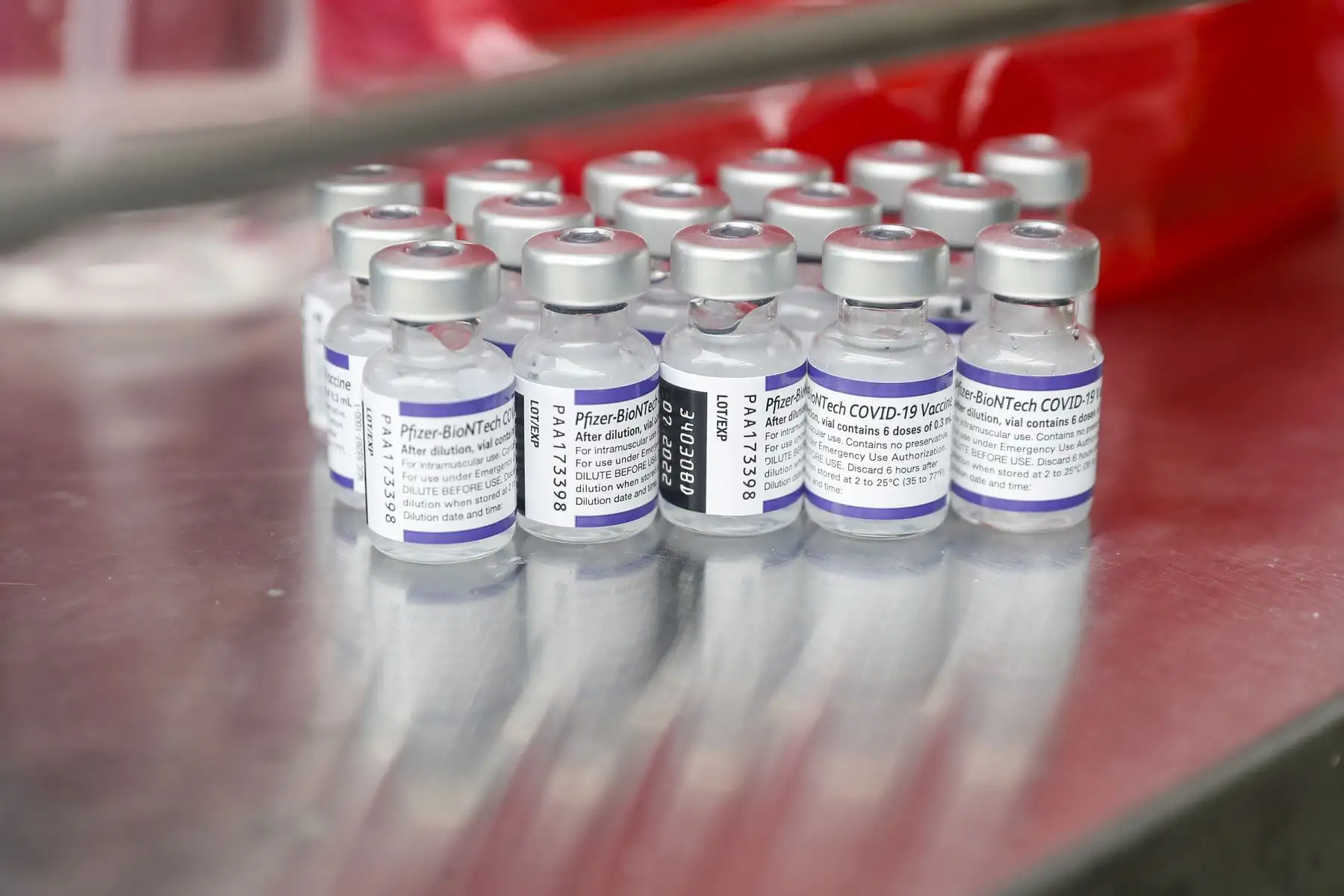 Ciudadanos acuden al vacunatorio del Campo de Marte para recibir su dosis de refuerzo contra la covid-19.
Foto: ANDINA/Renato Pajuelo