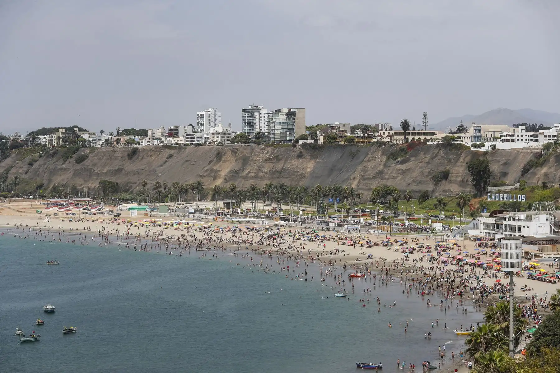 Familias disfrutan de la playa Agua Dulce durante la Navidad.
Foto: ANDINA/Renato Pajuelo