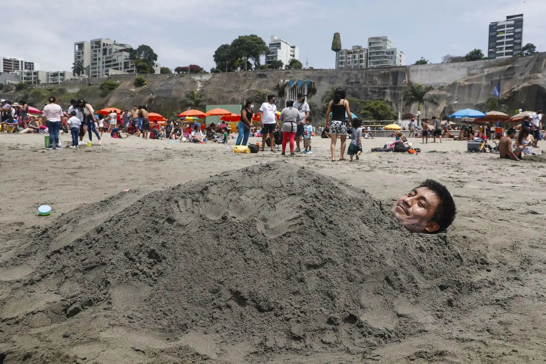 Familias disfrutan de la playa Agua Dulce durante la Navidad.
Foto: ANDINA/Renato Pajuelo