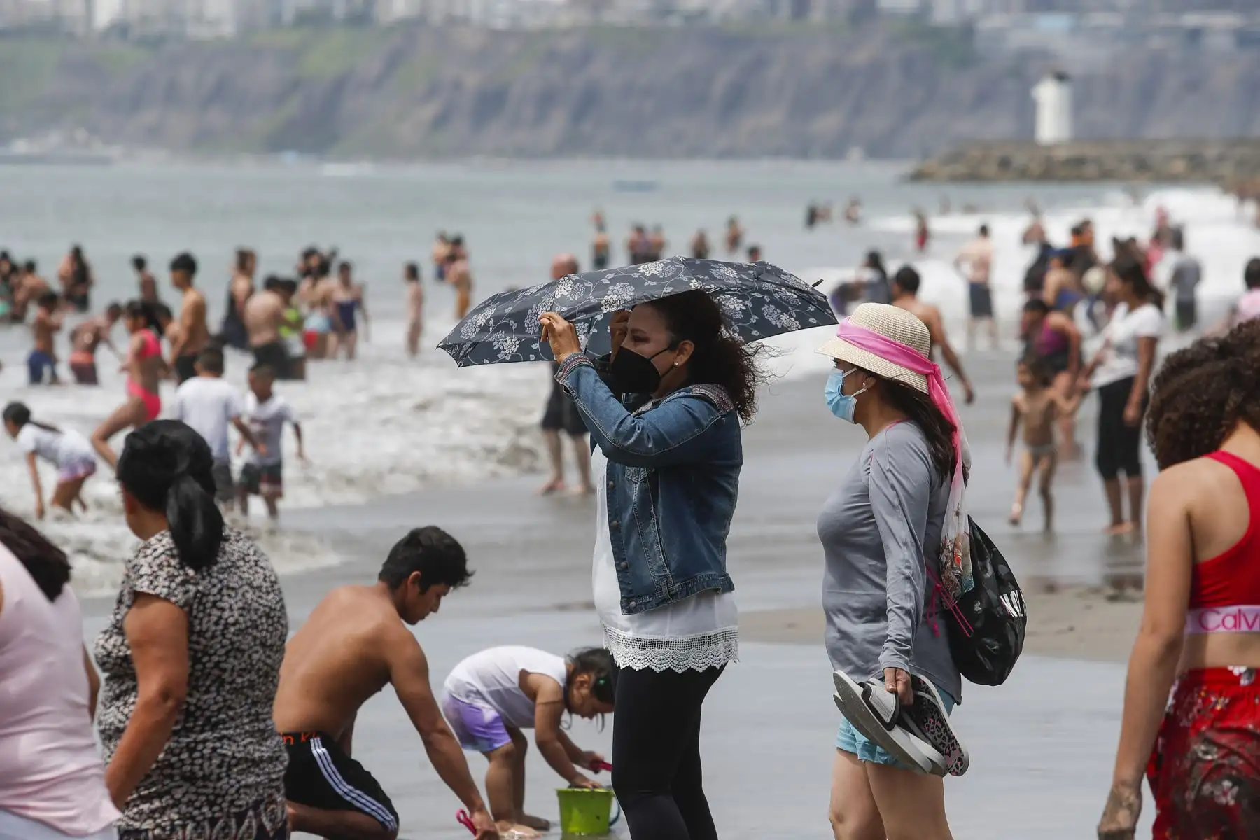 Familias disfrutan de la playa Agua Dulce durante la Navidad.
Foto: ANDINA/Renato Pajuelo